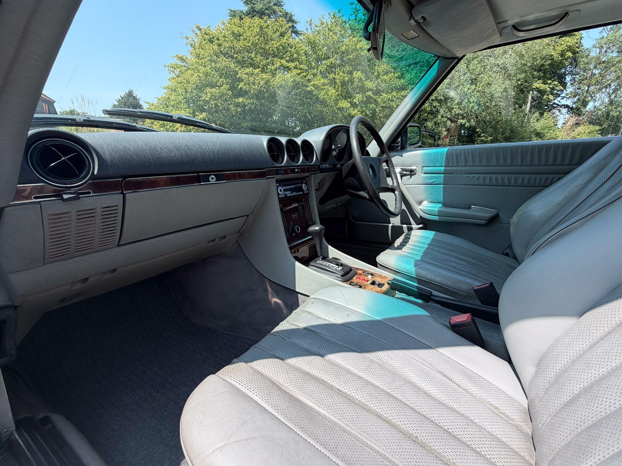Mercedes-Benz SL view 12