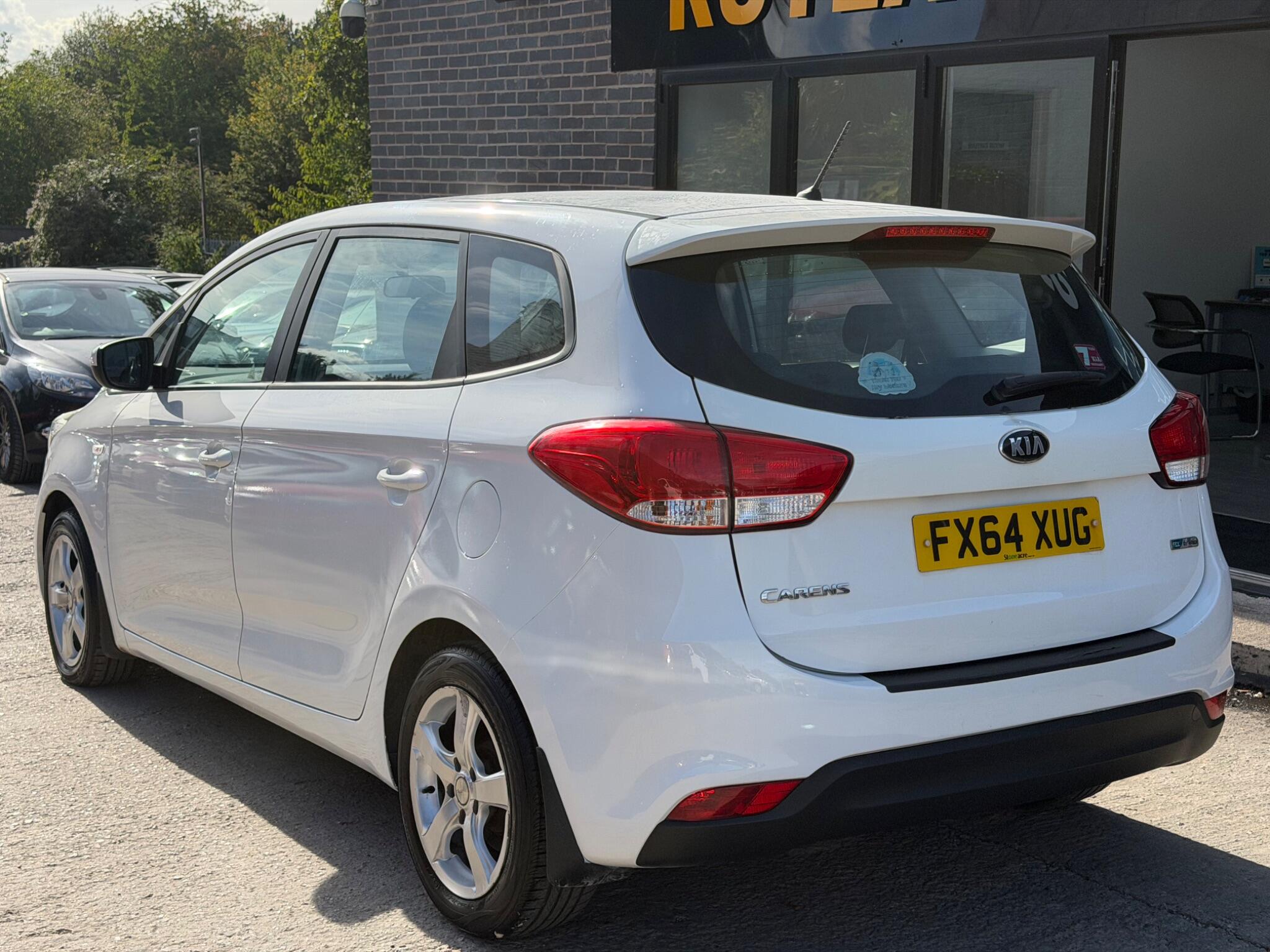 Kia Carens view 6