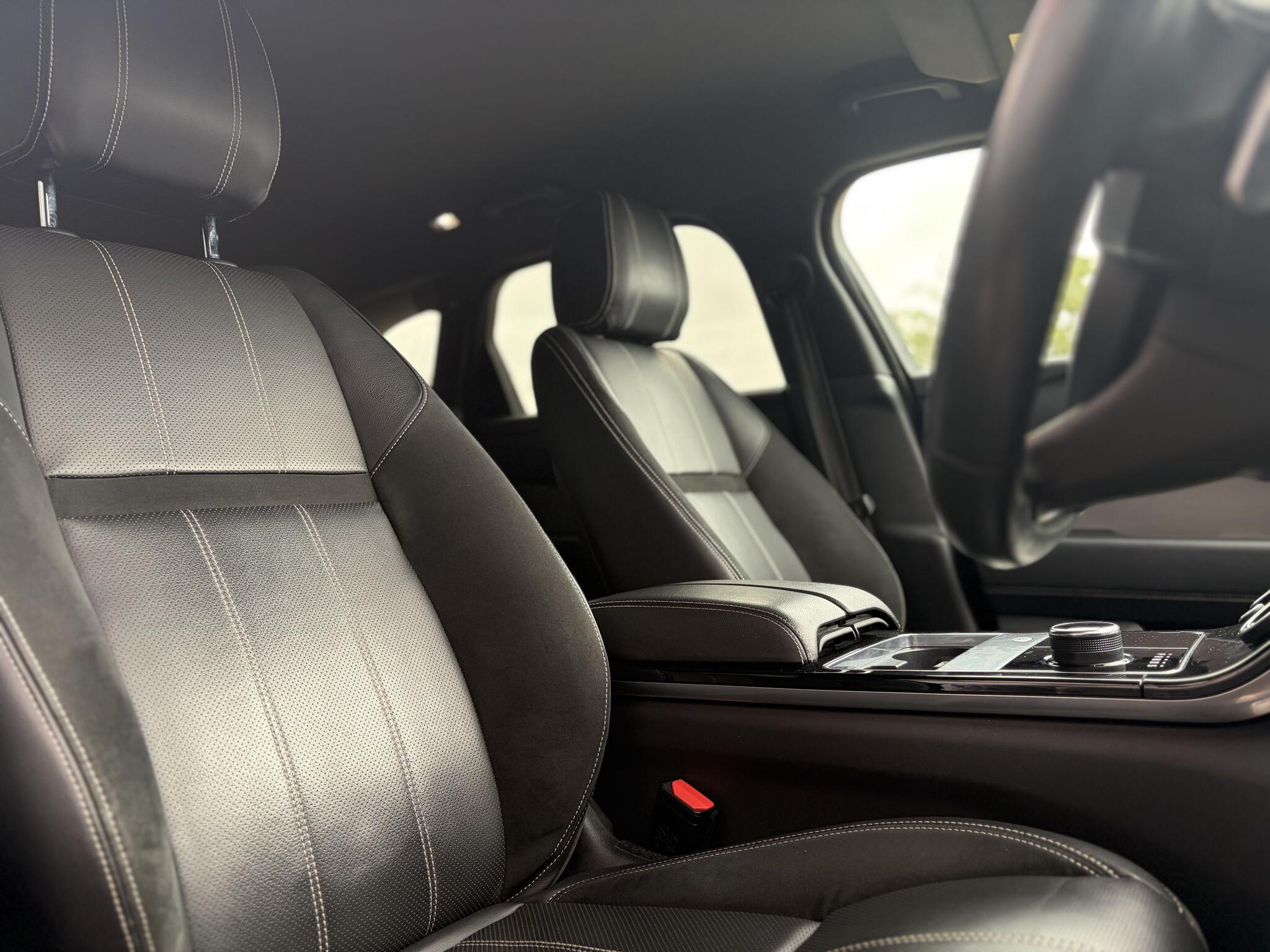 Land Rover Range Rover Velar view 18