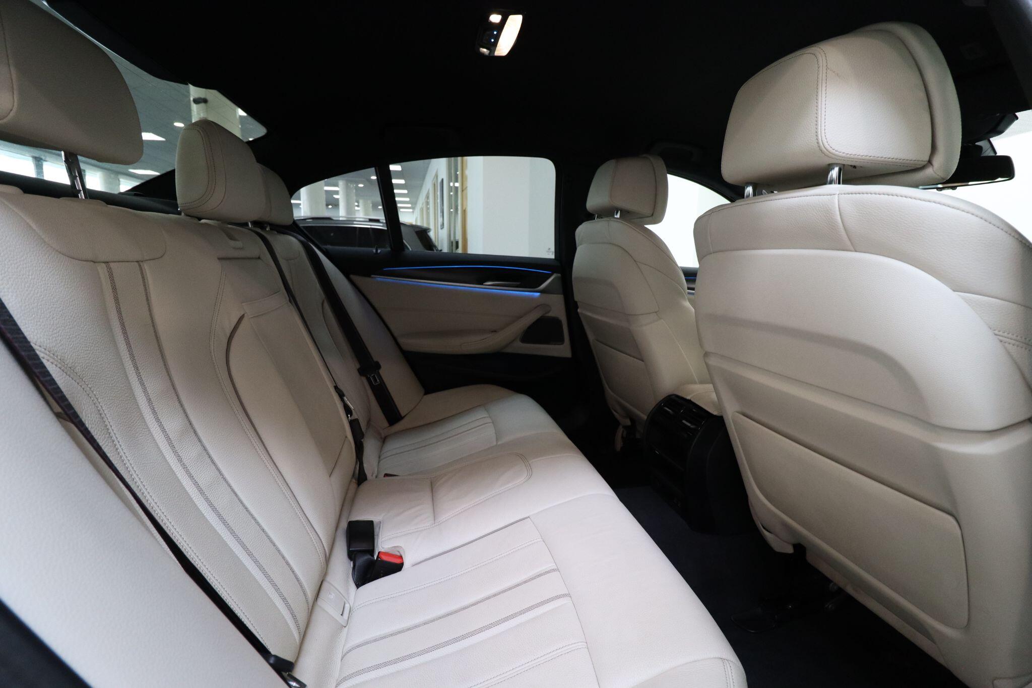 BMW 5 Series view 13