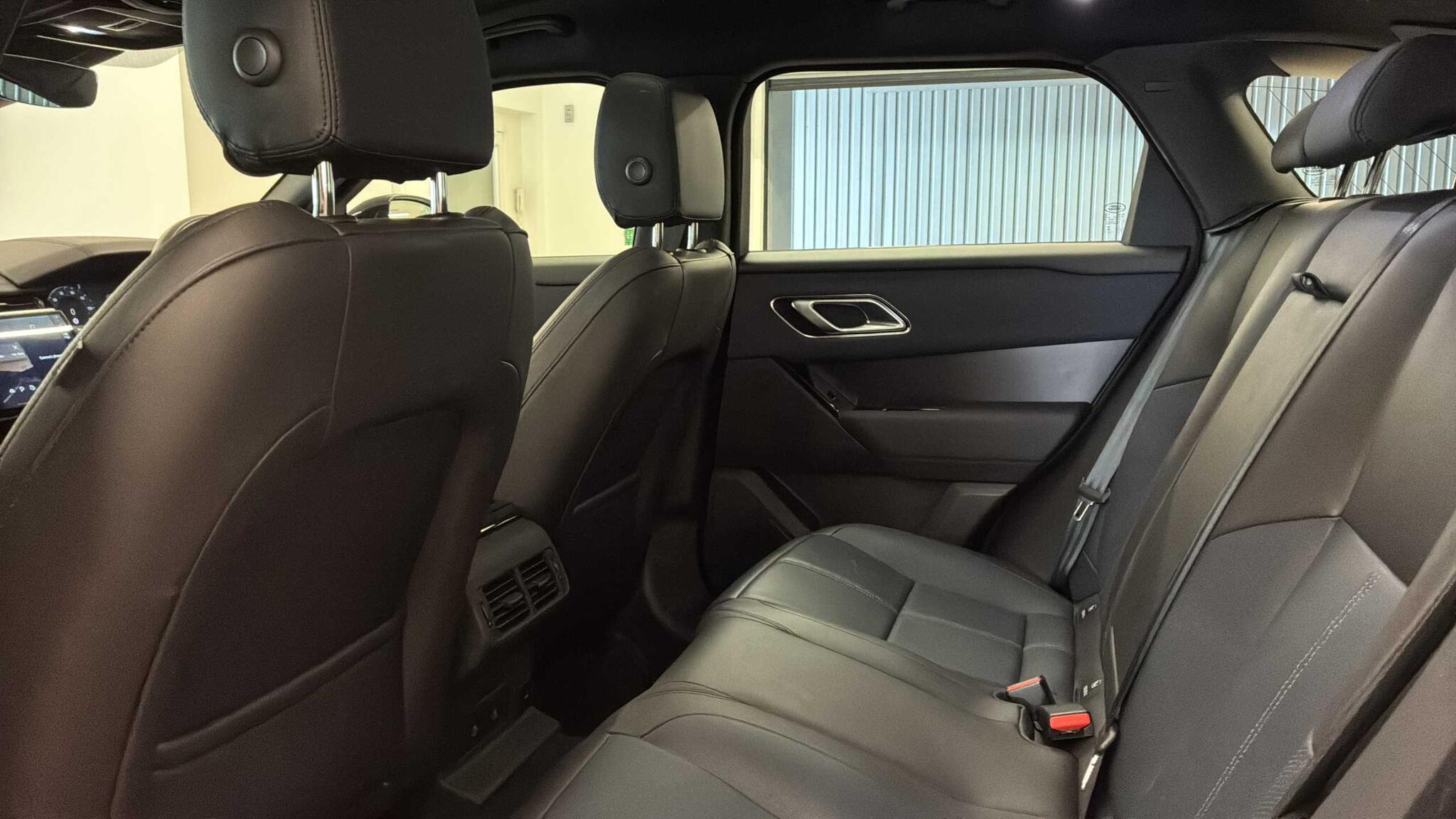 Land Rover Range Rover Velar view 4