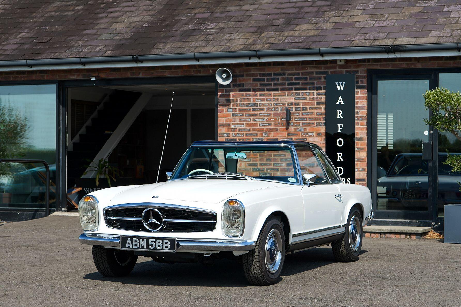 Mercedes-Benz 230 SL view 3