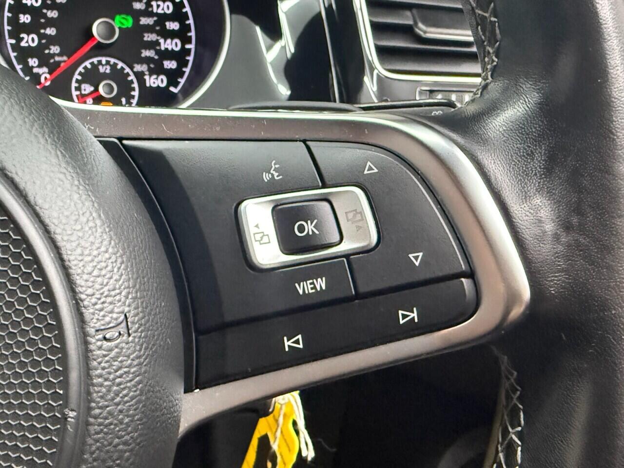 Volkswagen Golf view 14