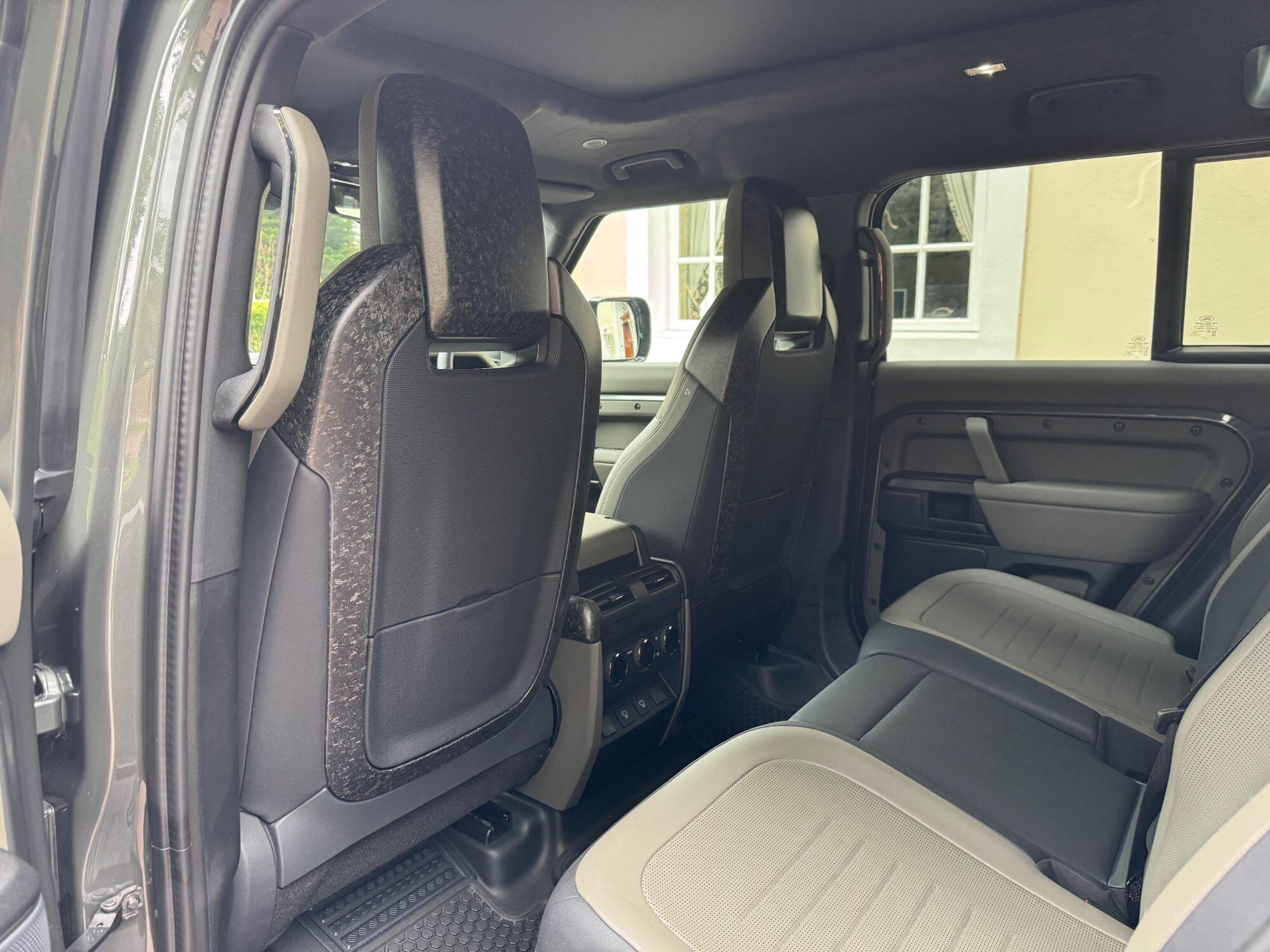 Land Rover Defender 110 view 28