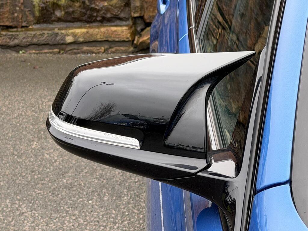 BMW 3 Series view 9