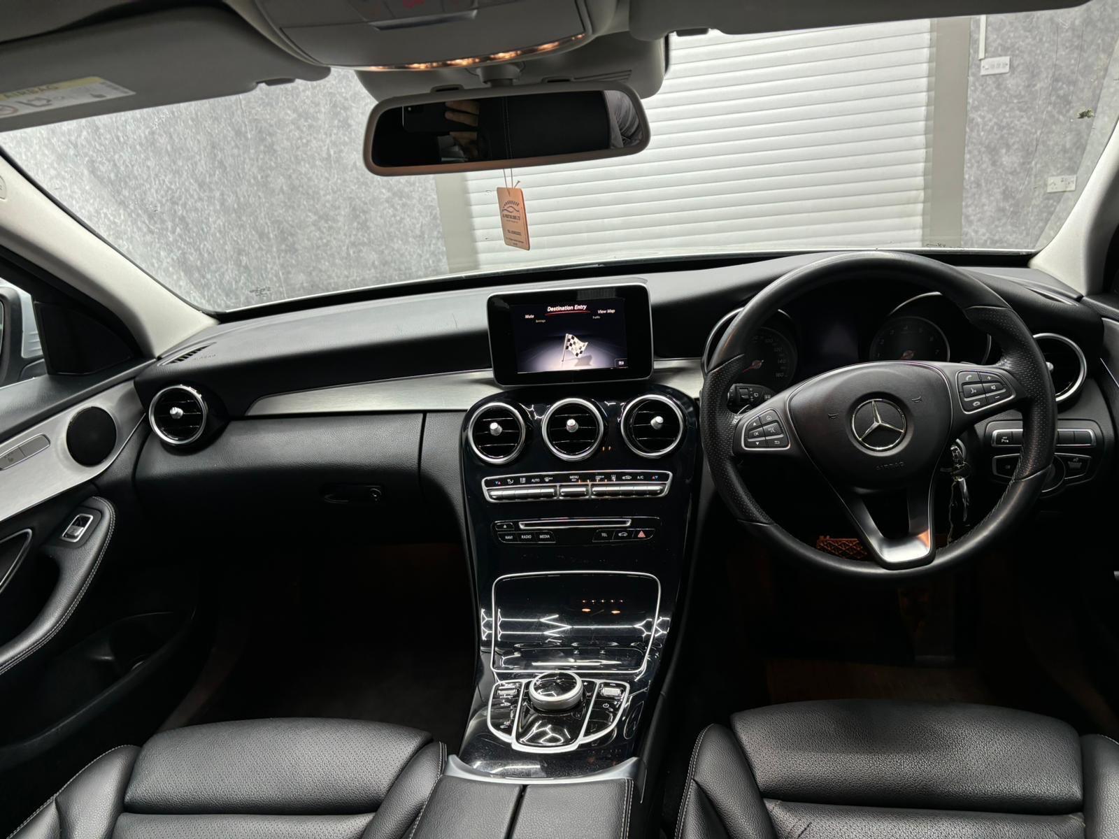 Mercedes-Benz C Class view 9