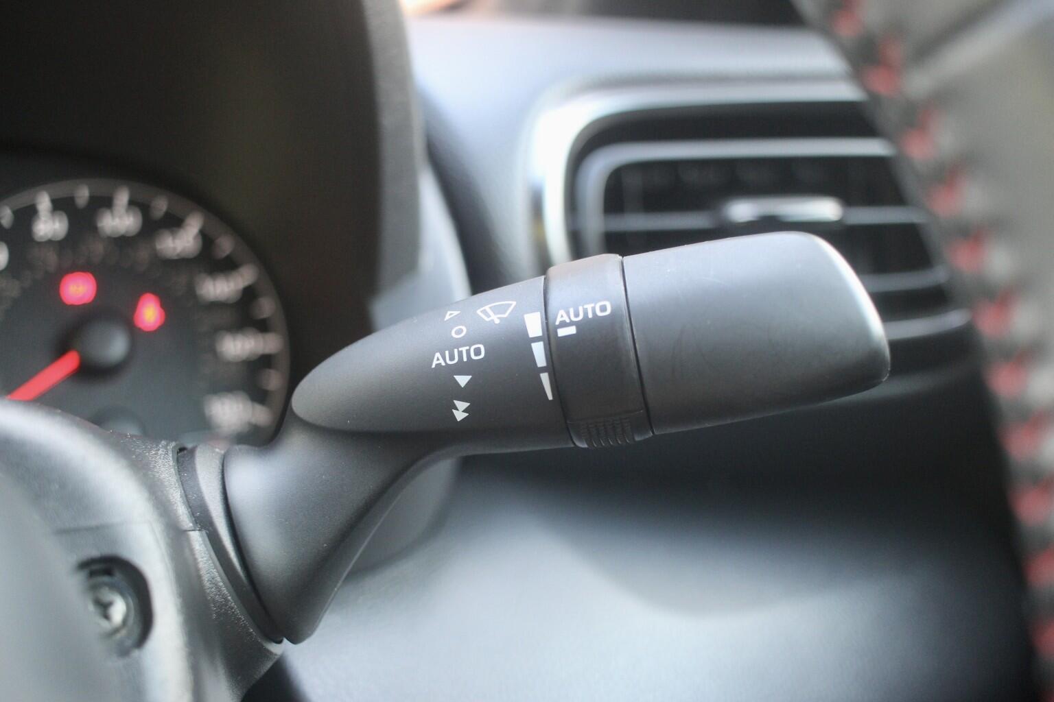 Toyota Yaris view 21