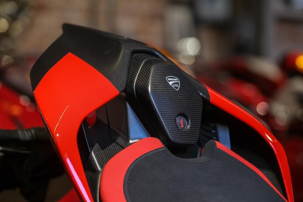 Ducati Superleggera V4 view 4