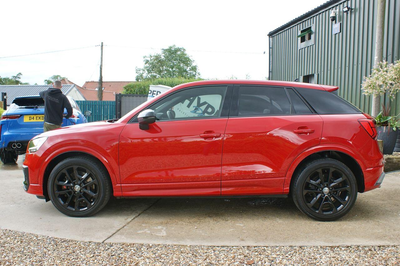 Audi SQ2 view 24