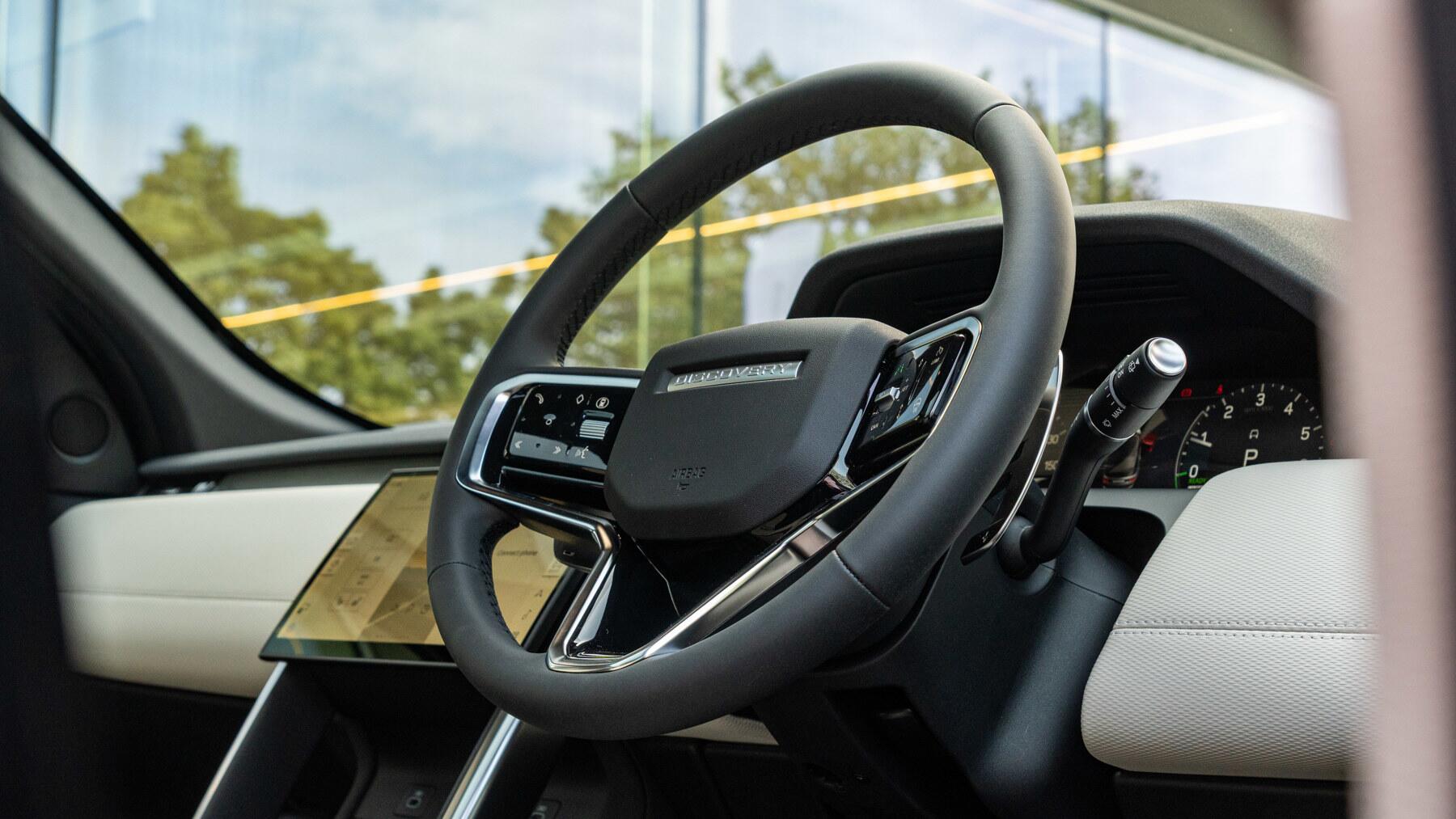 Land Rover Discovery Sport view 54