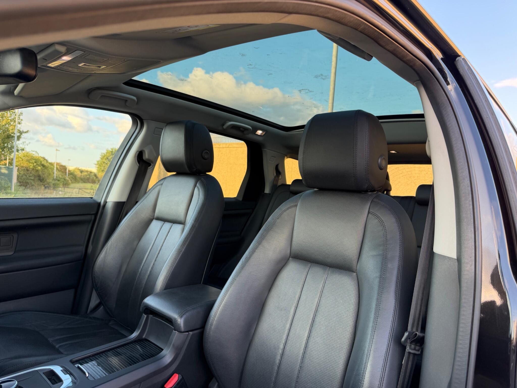Land Rover Discovery Sport view 28