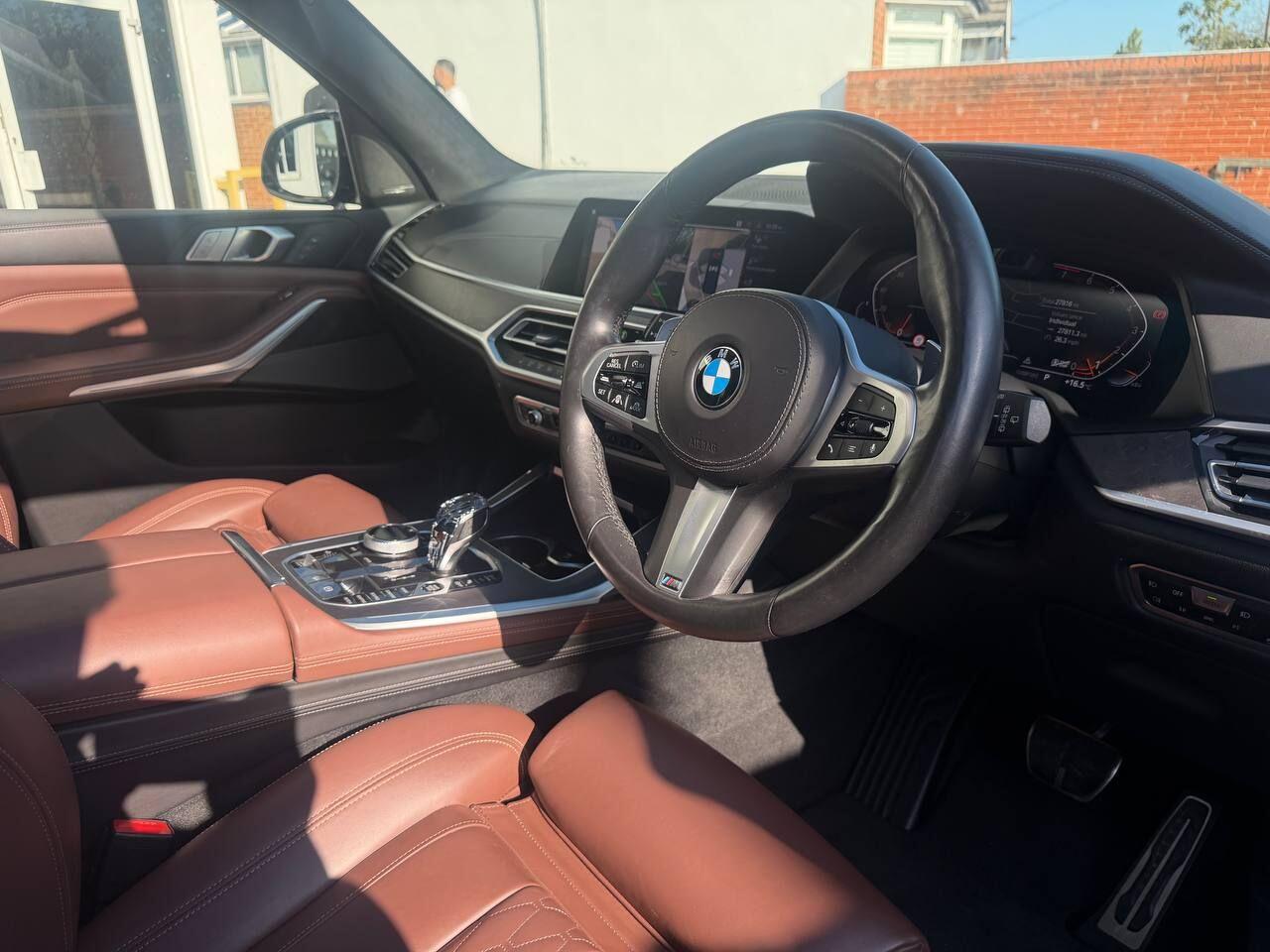 BMW X7 view 10
