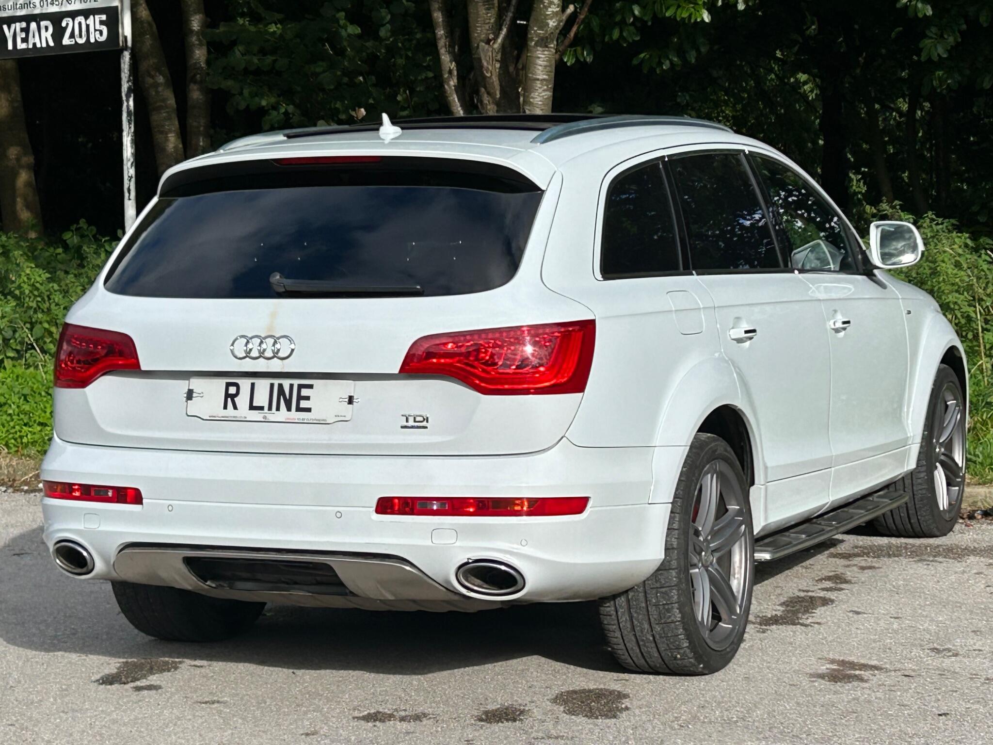 Audi Q7 view 12