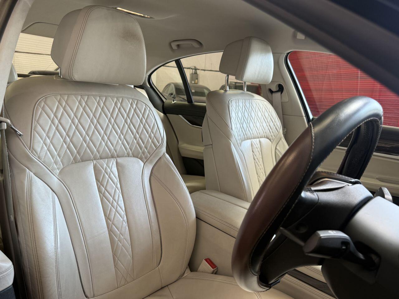 BMW 7 Series view 32