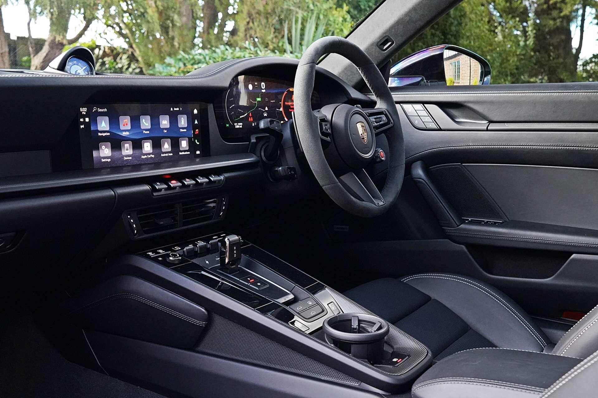 Porsche 911 view 18