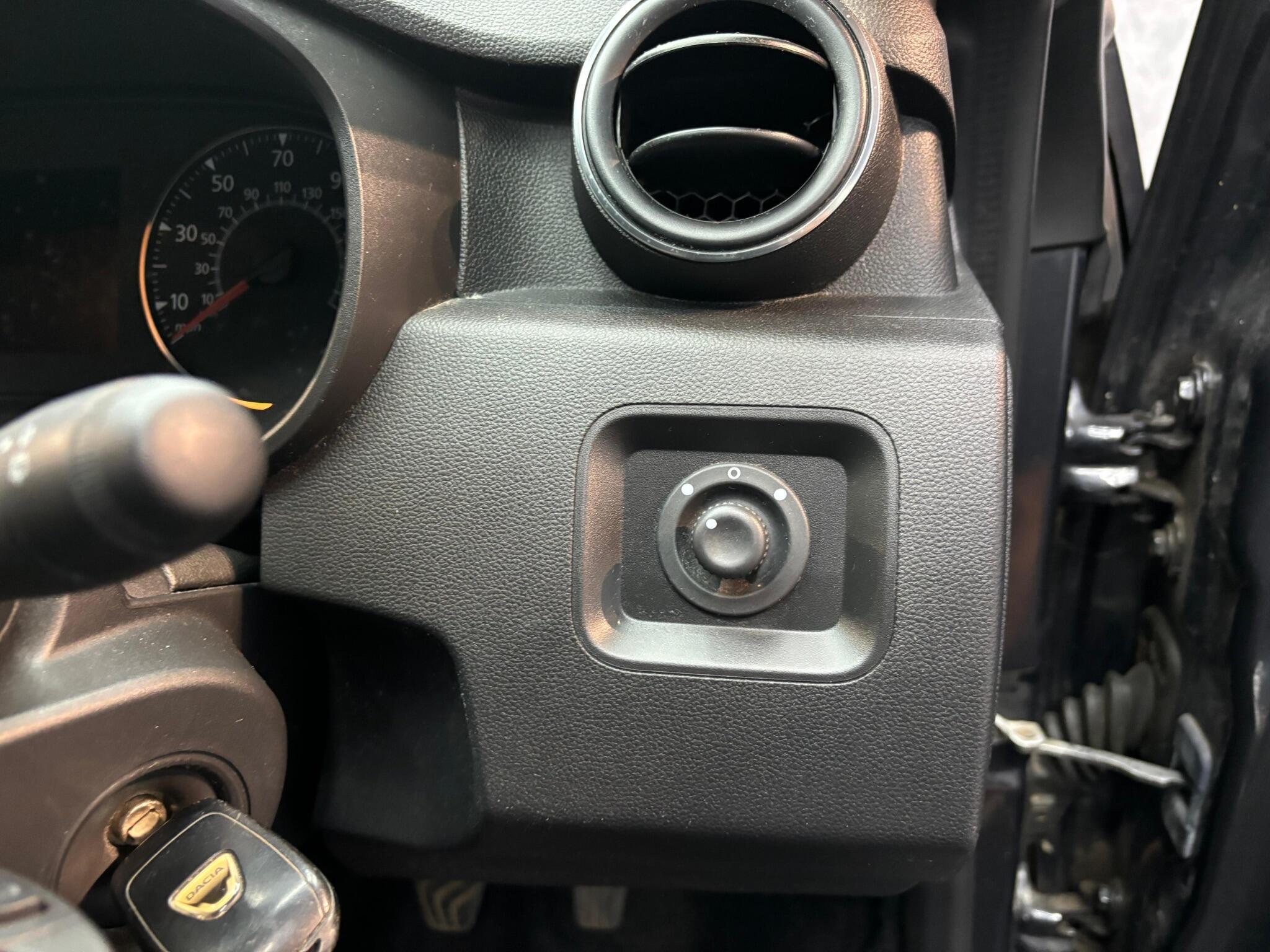 Dacia Duster view 25