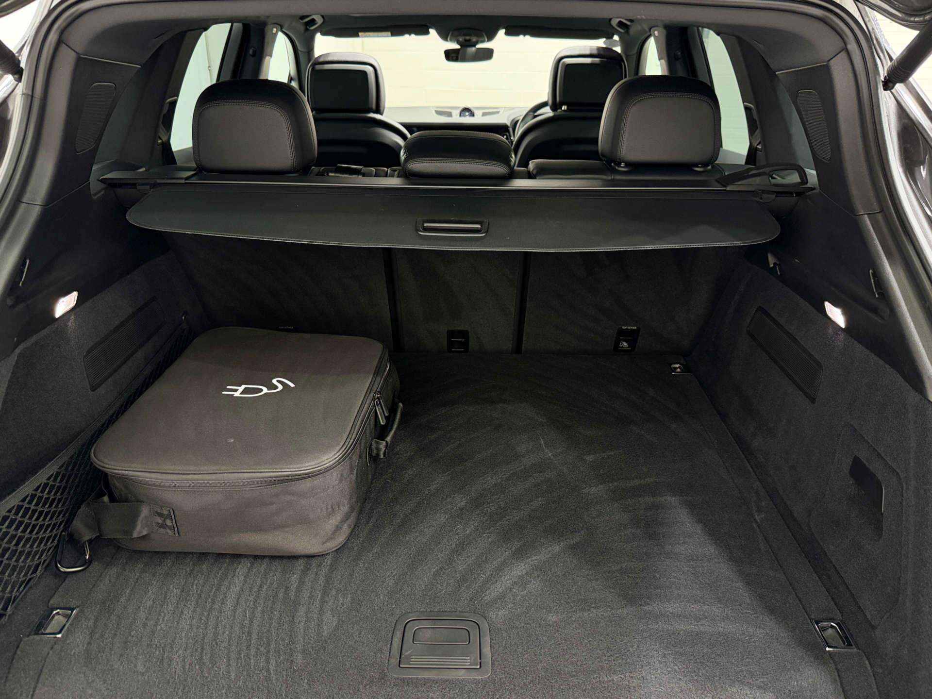 Porsche Cayenne view 26