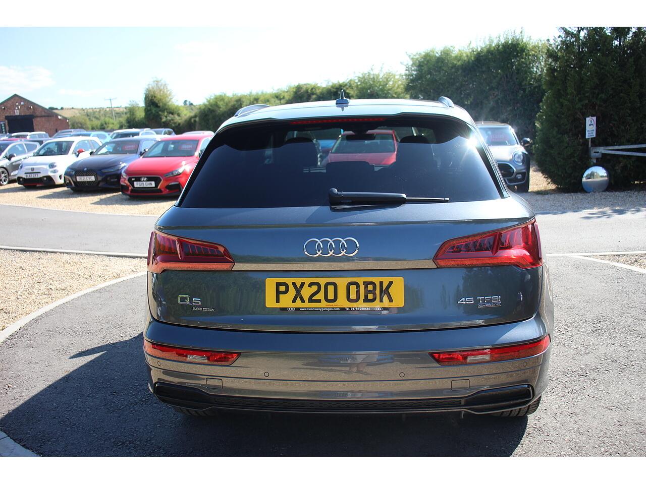 Audi Q5 view 10