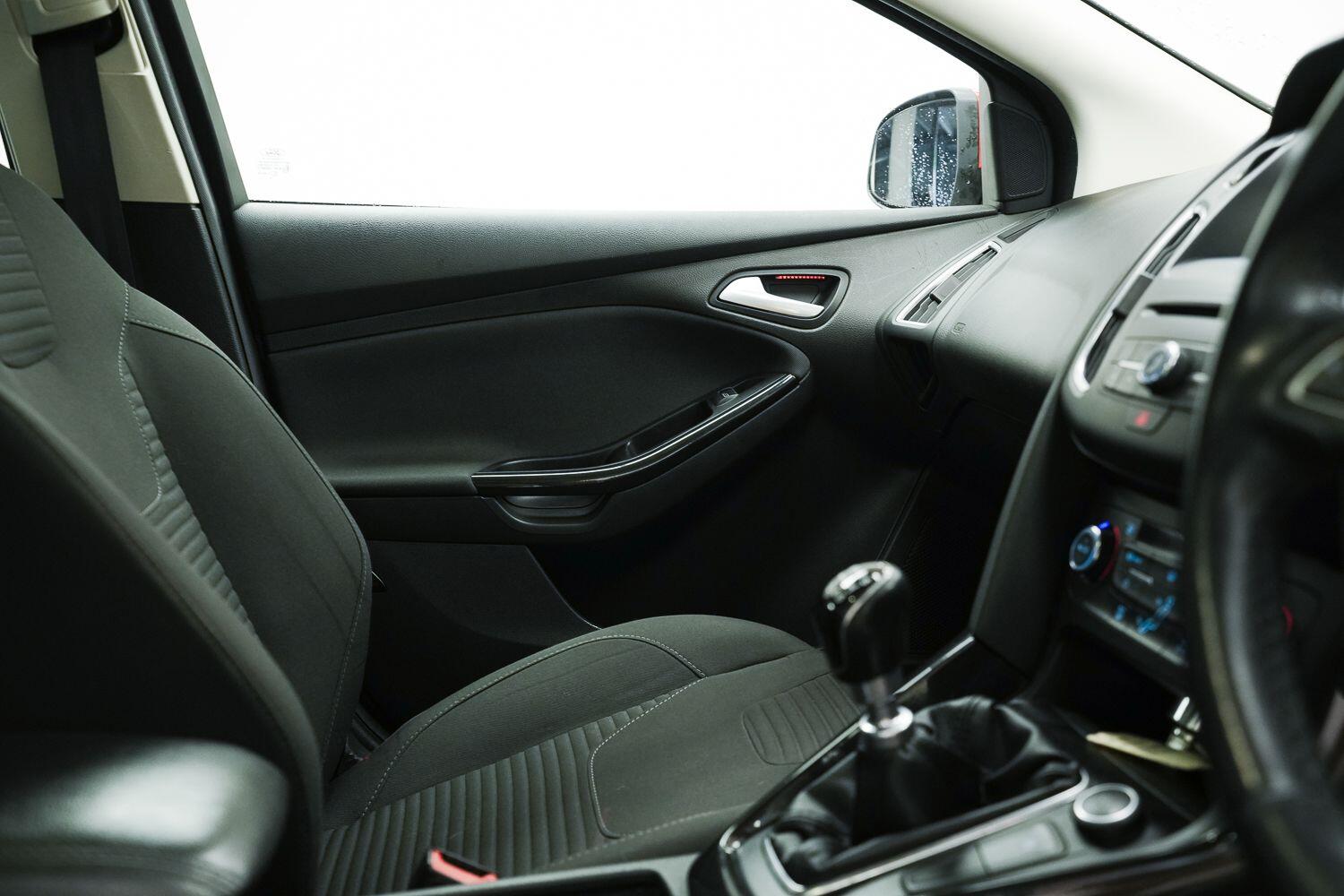 Ford Focus view 20