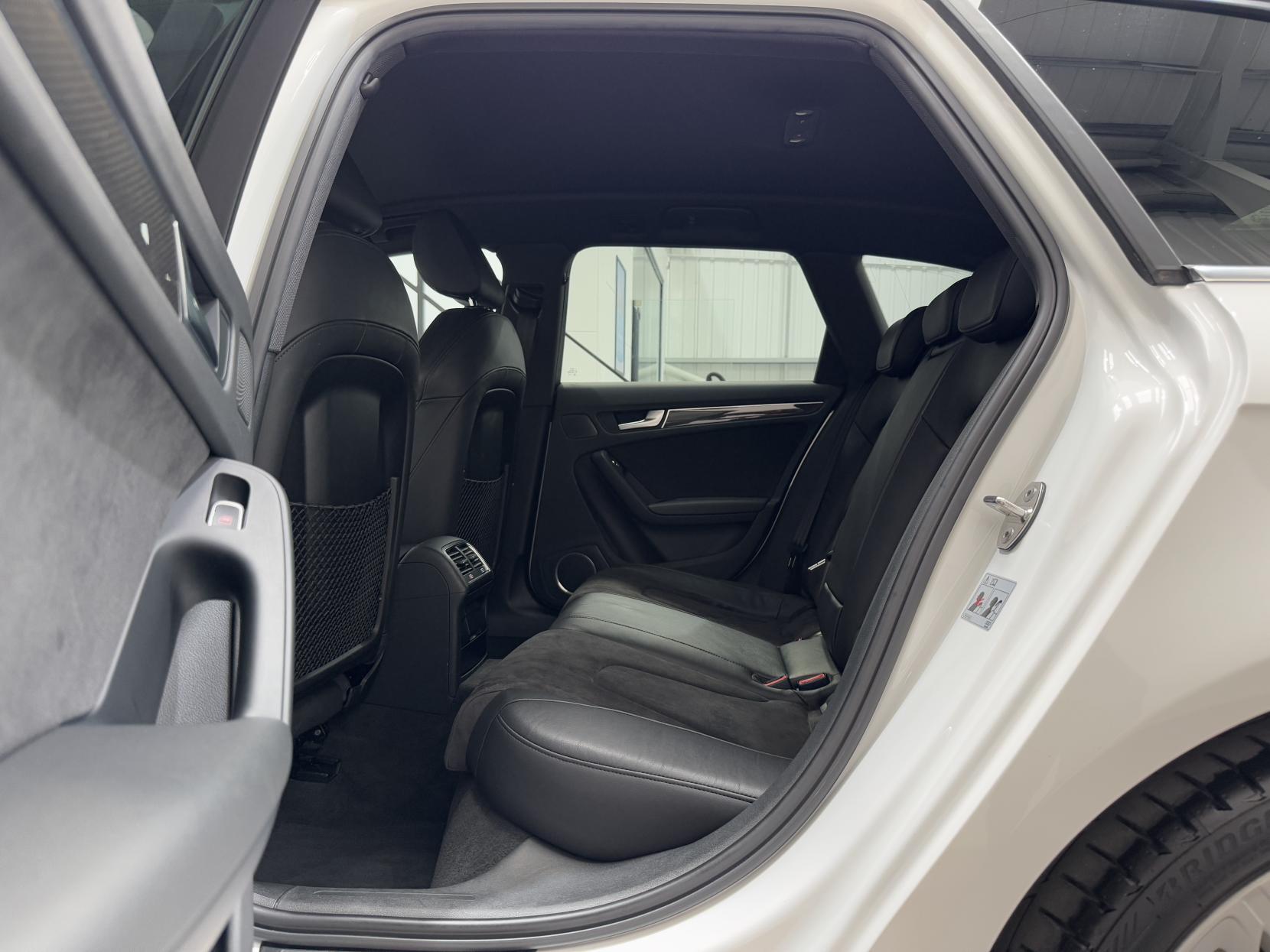 Audi S4 Avant view 50