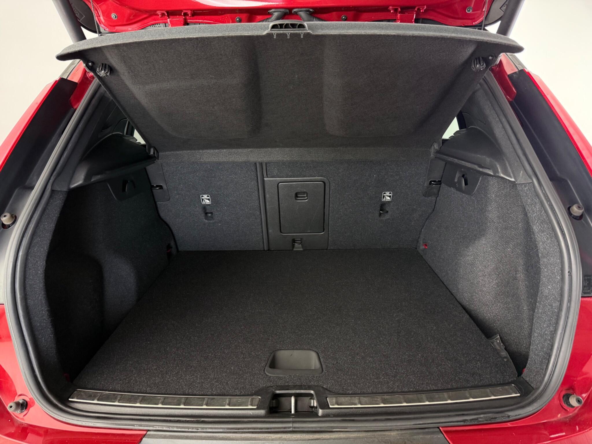 Volvo XC40 view 12