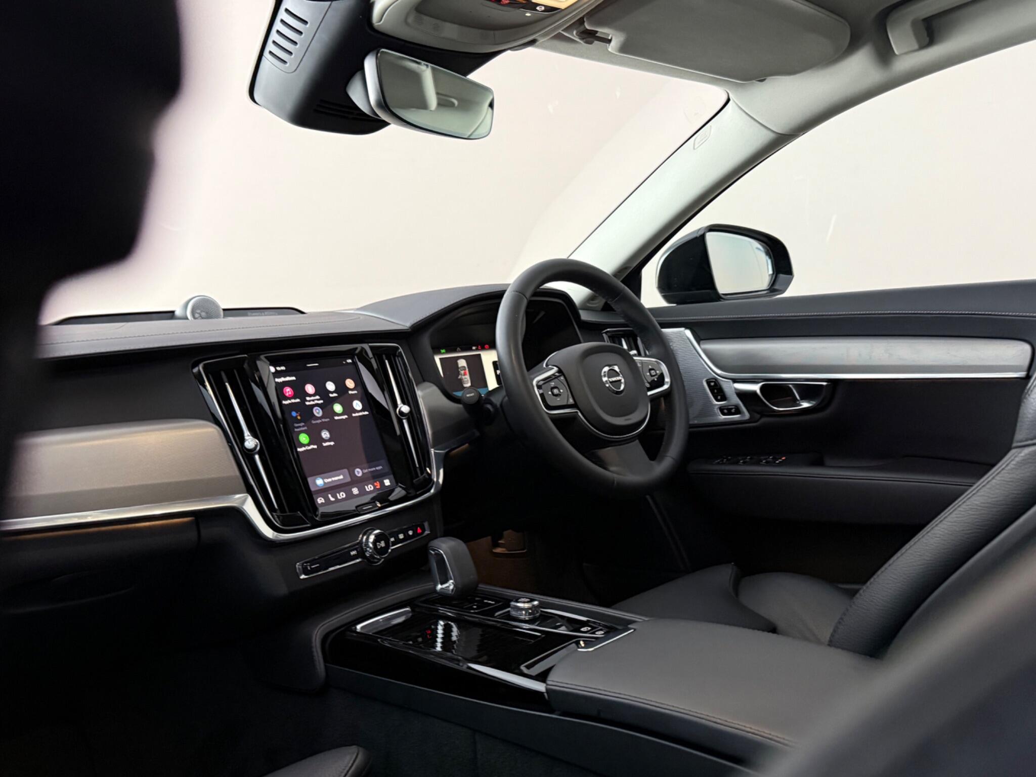 Volvo S90 view 4