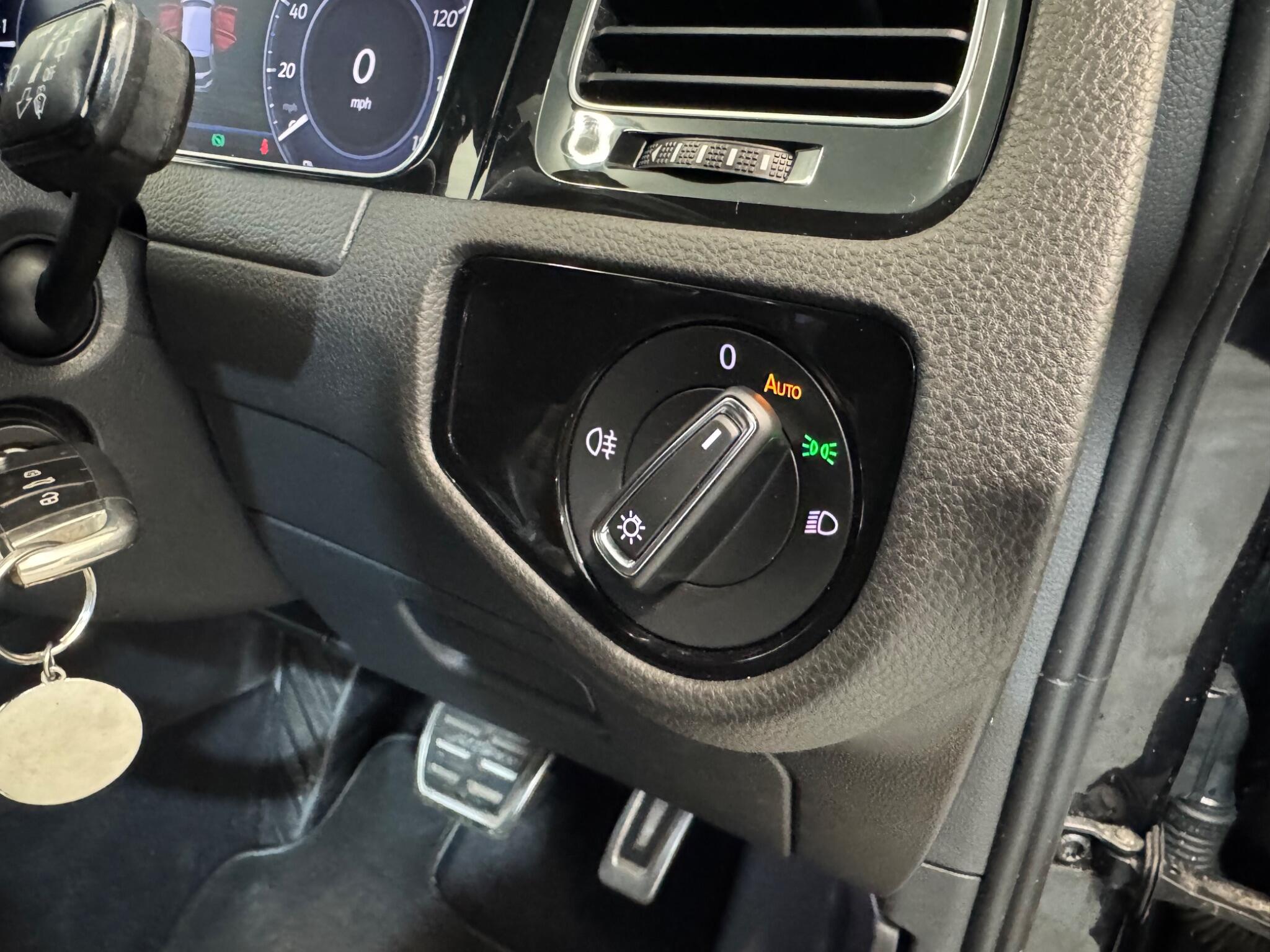 Volkswagen Golf view 20