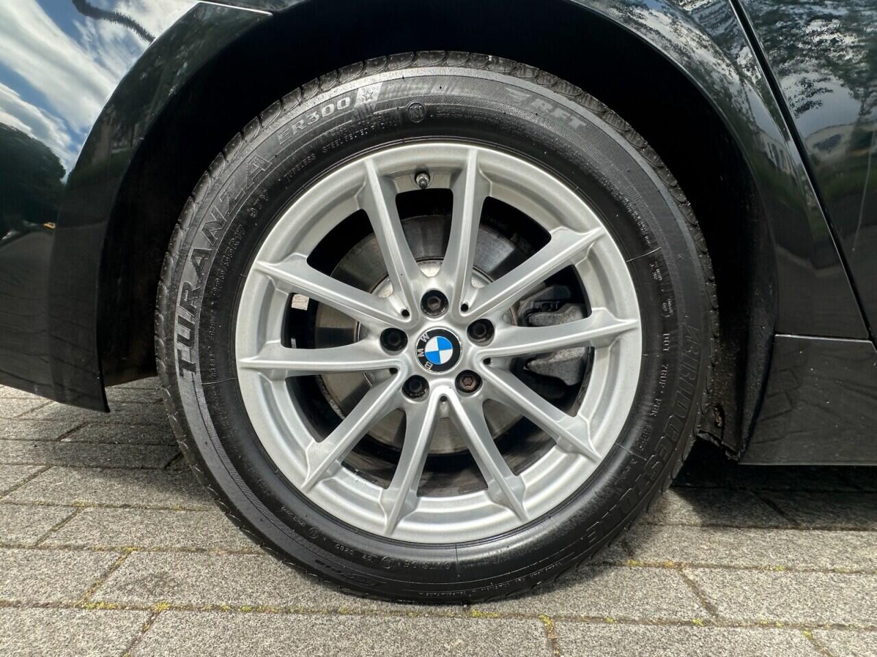 BMW 5 Series view 37
