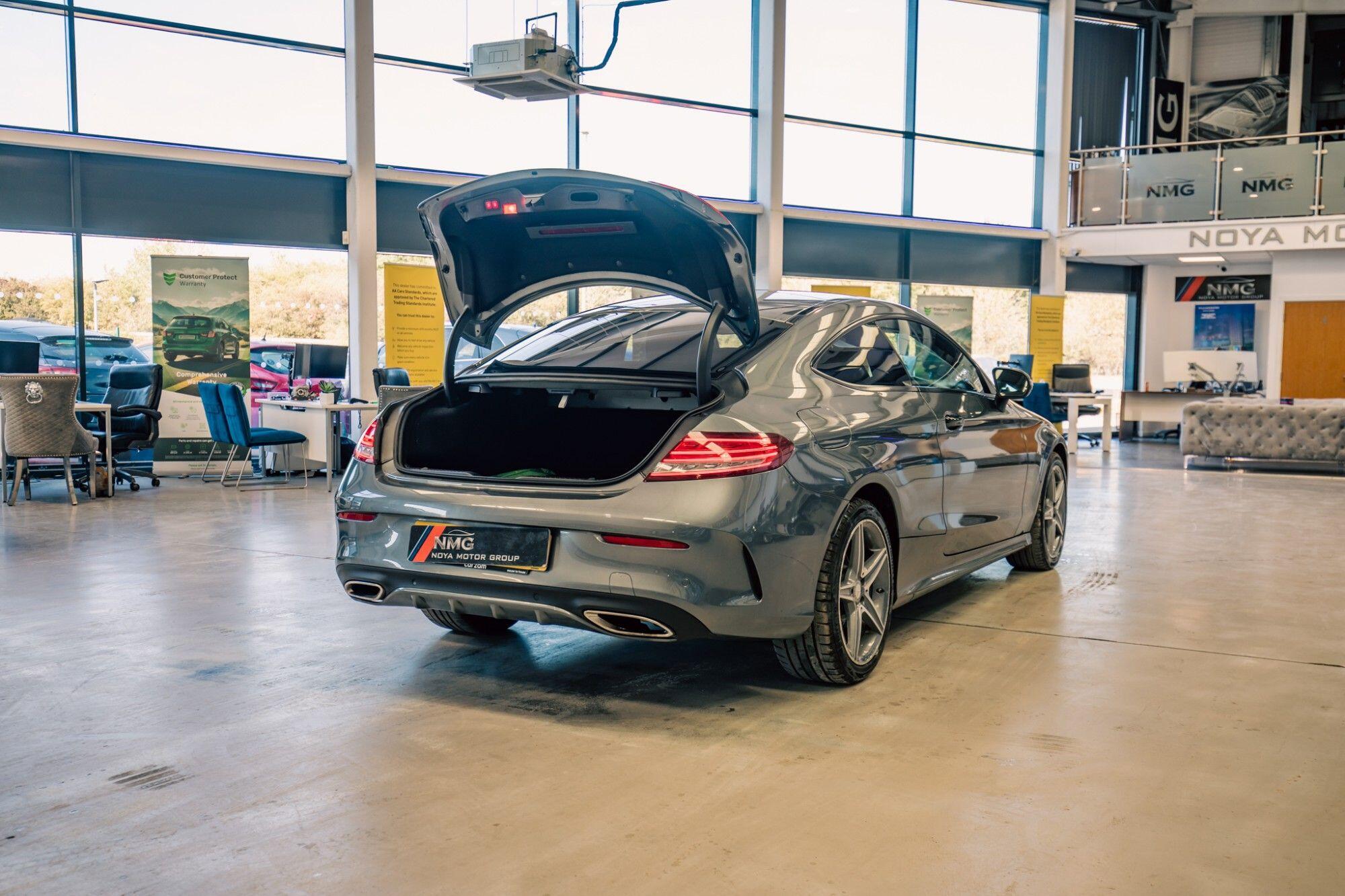 Mercedes-Benz C-Class view 29
