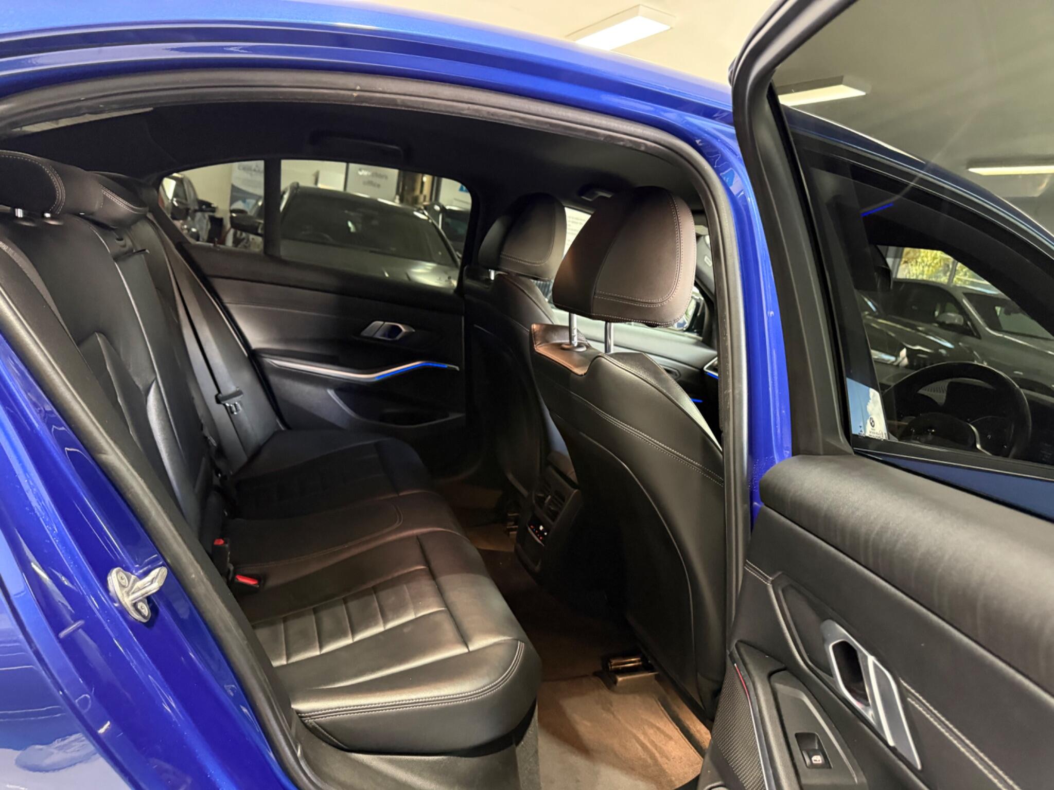 BMW 3 Series view 27