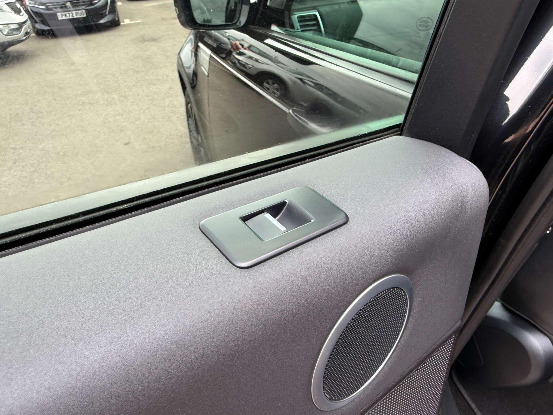 Land Rover Discovery view 82