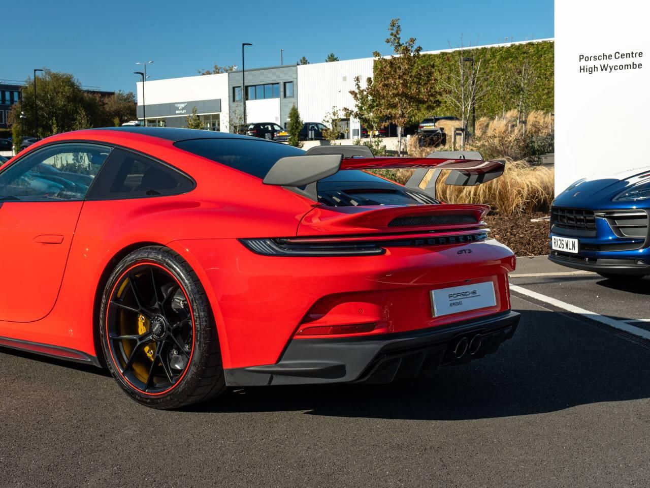 Porsche 911 view 8
