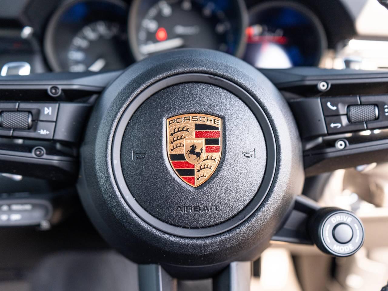 Porsche Macan view 21