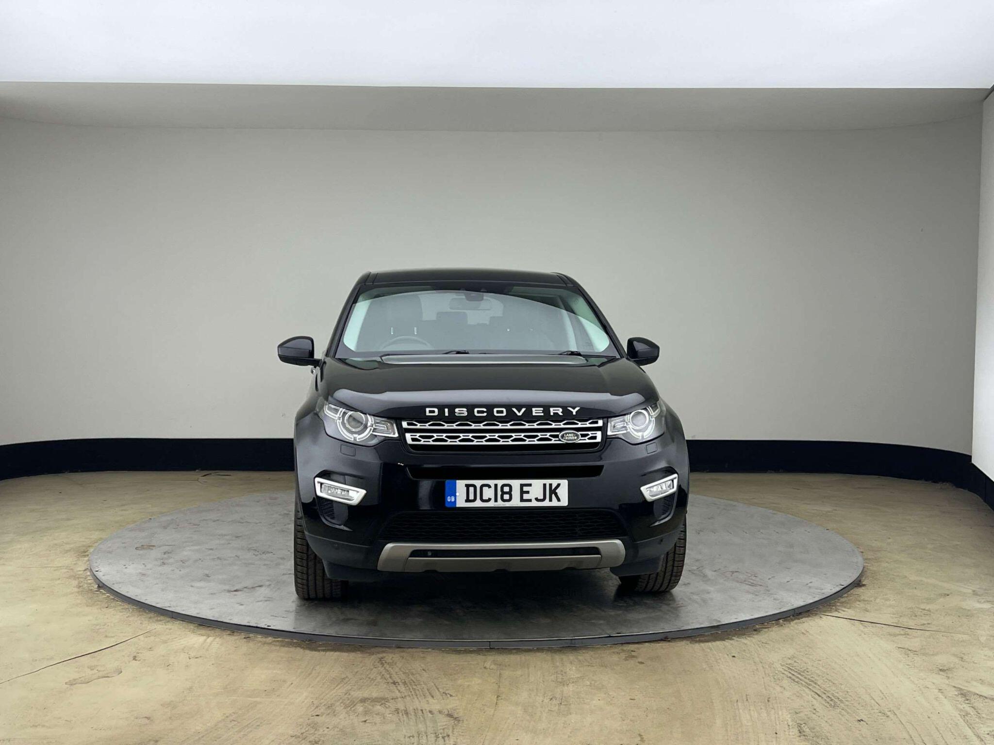 Land Rover Discovery Sport view 5