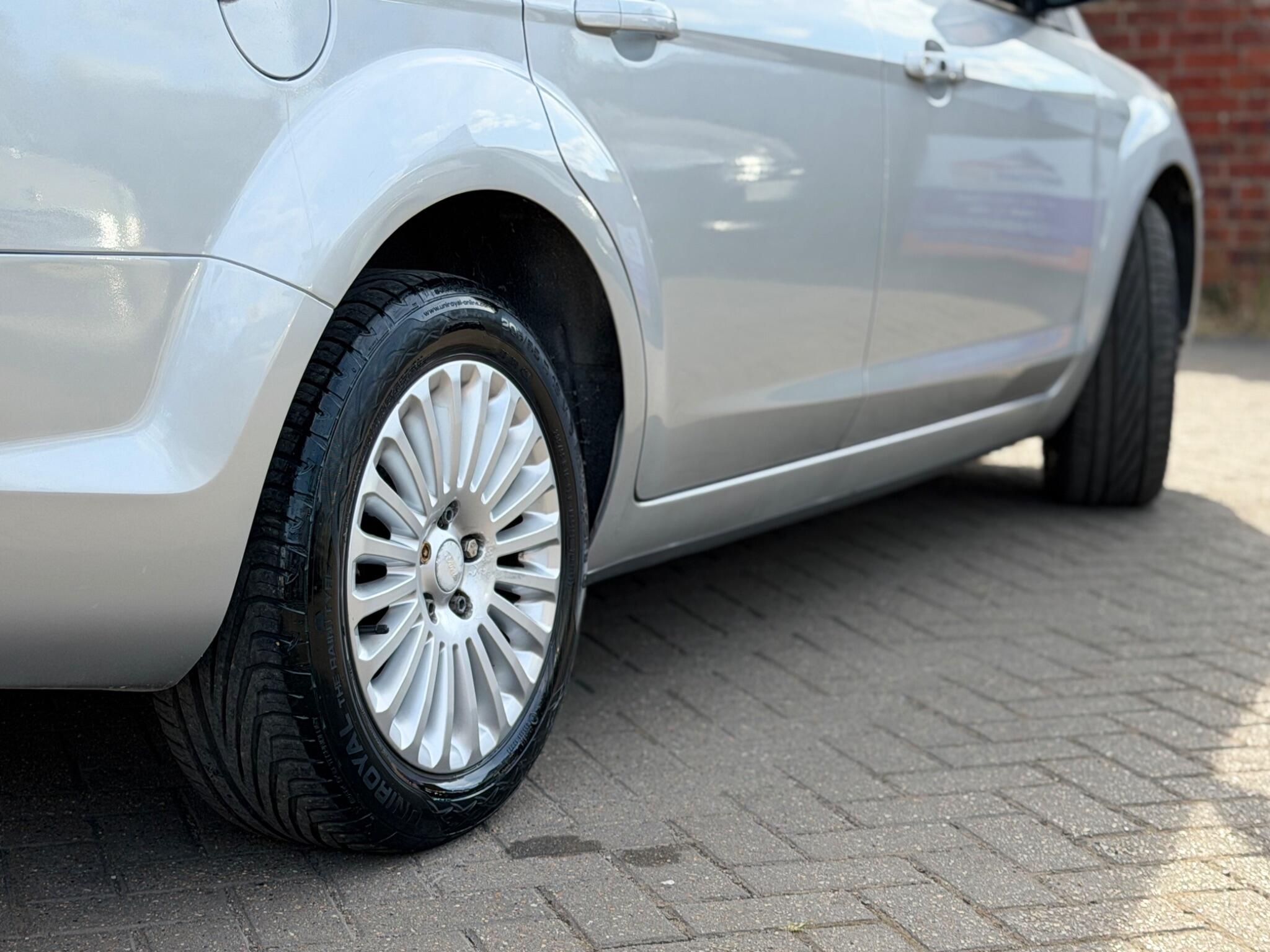 Ford Focus view 14