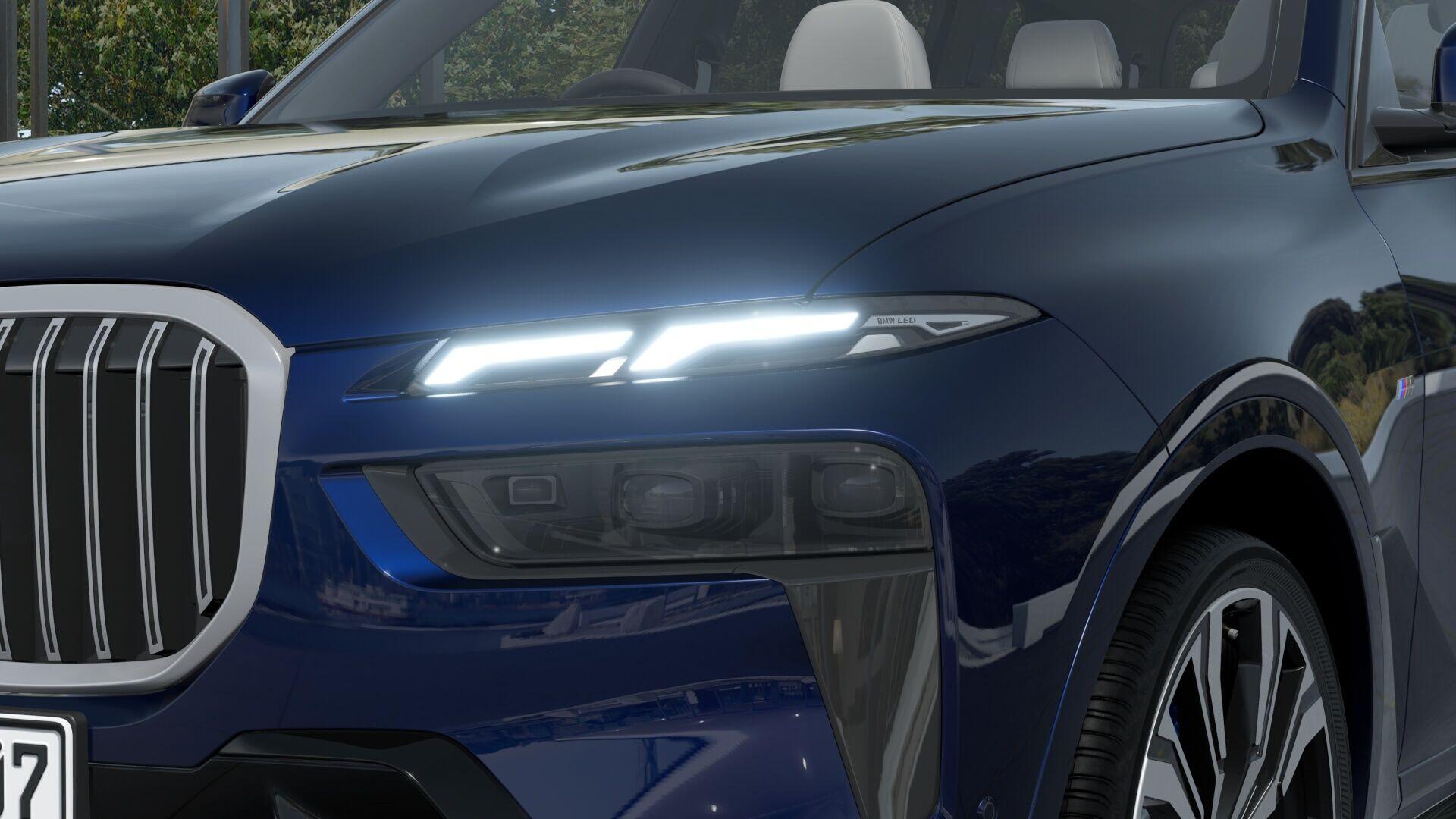 BMW X7 view 13