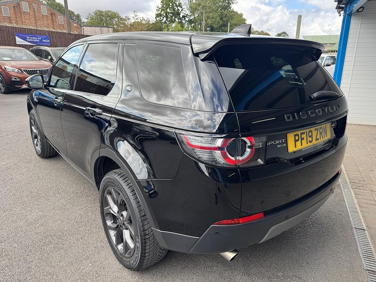 Land Rover Discovery Sport view 7