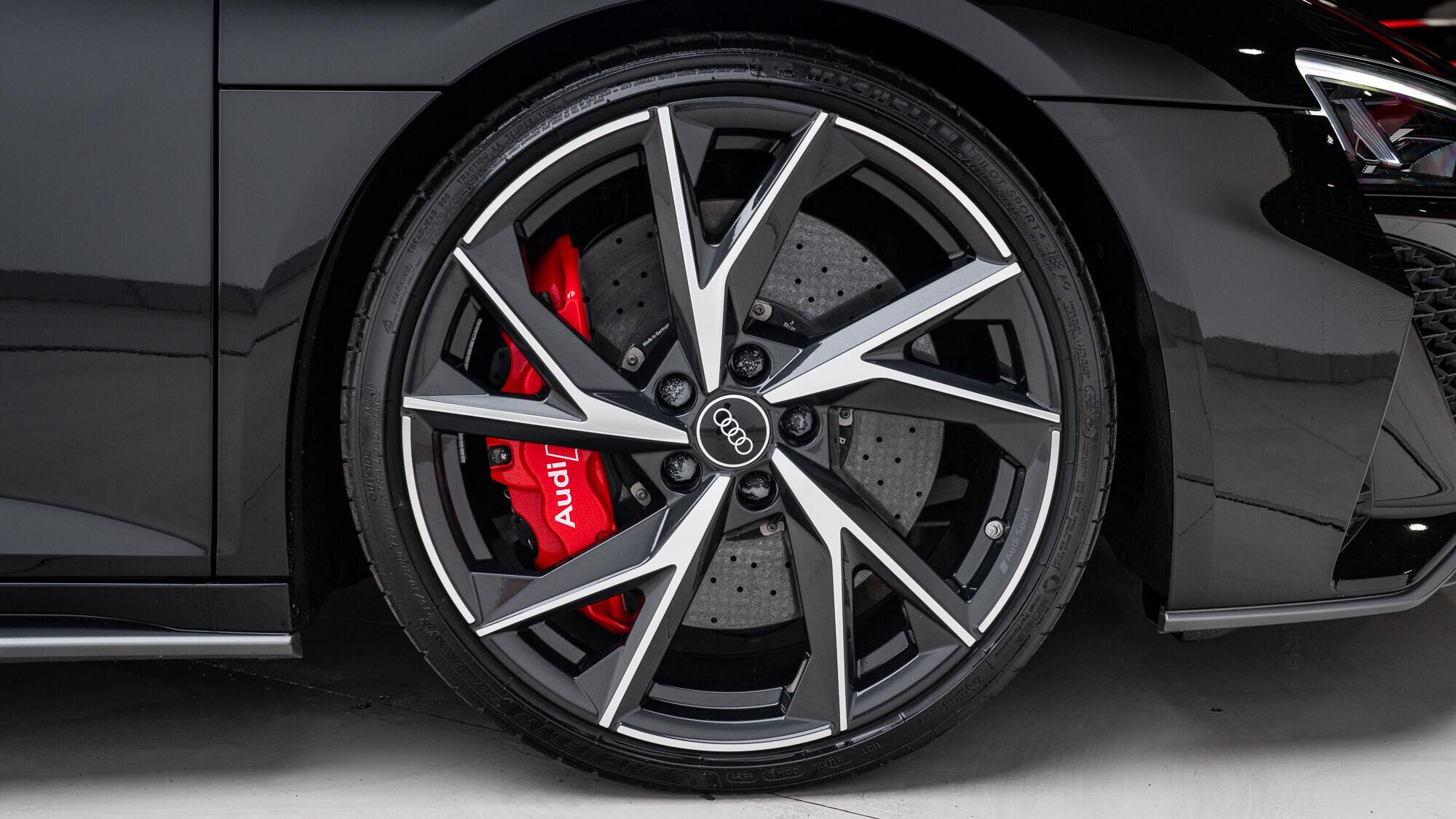 Audi R8 view 38