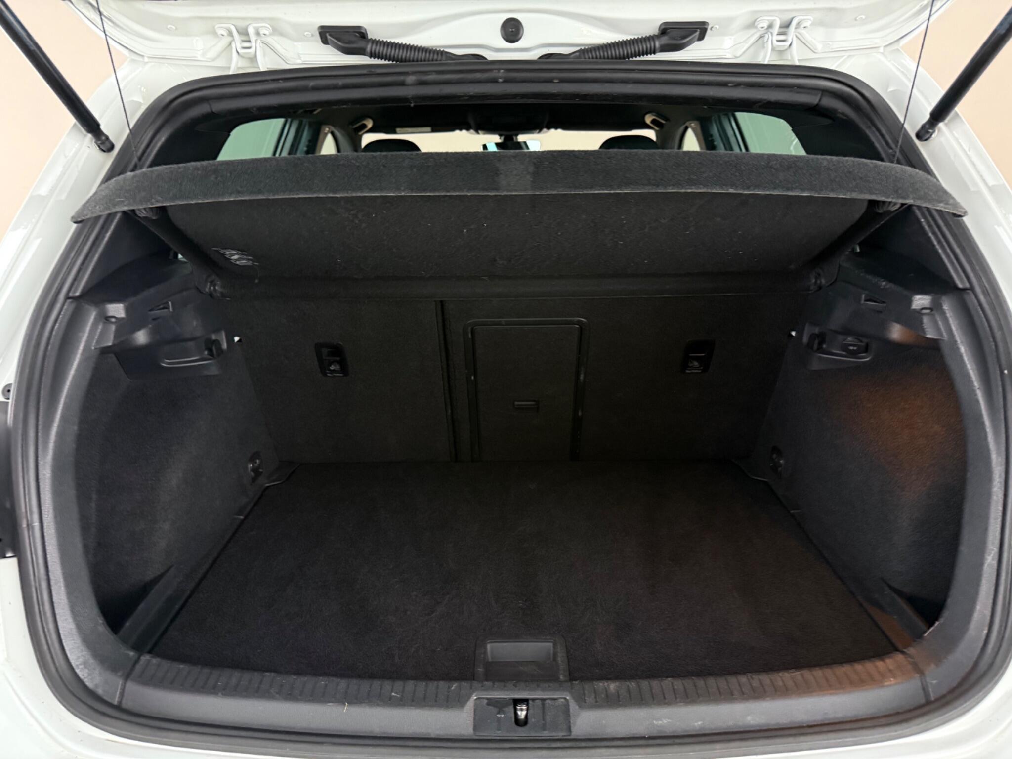 Volkswagen Golf view 10