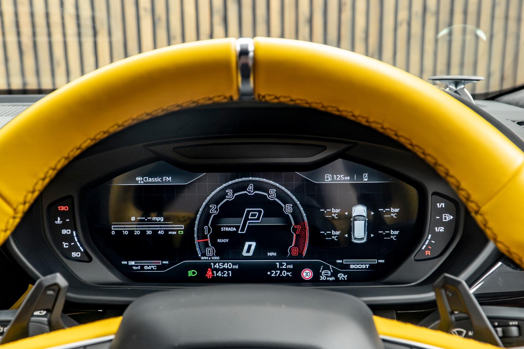 Lamborghini Urus view 35