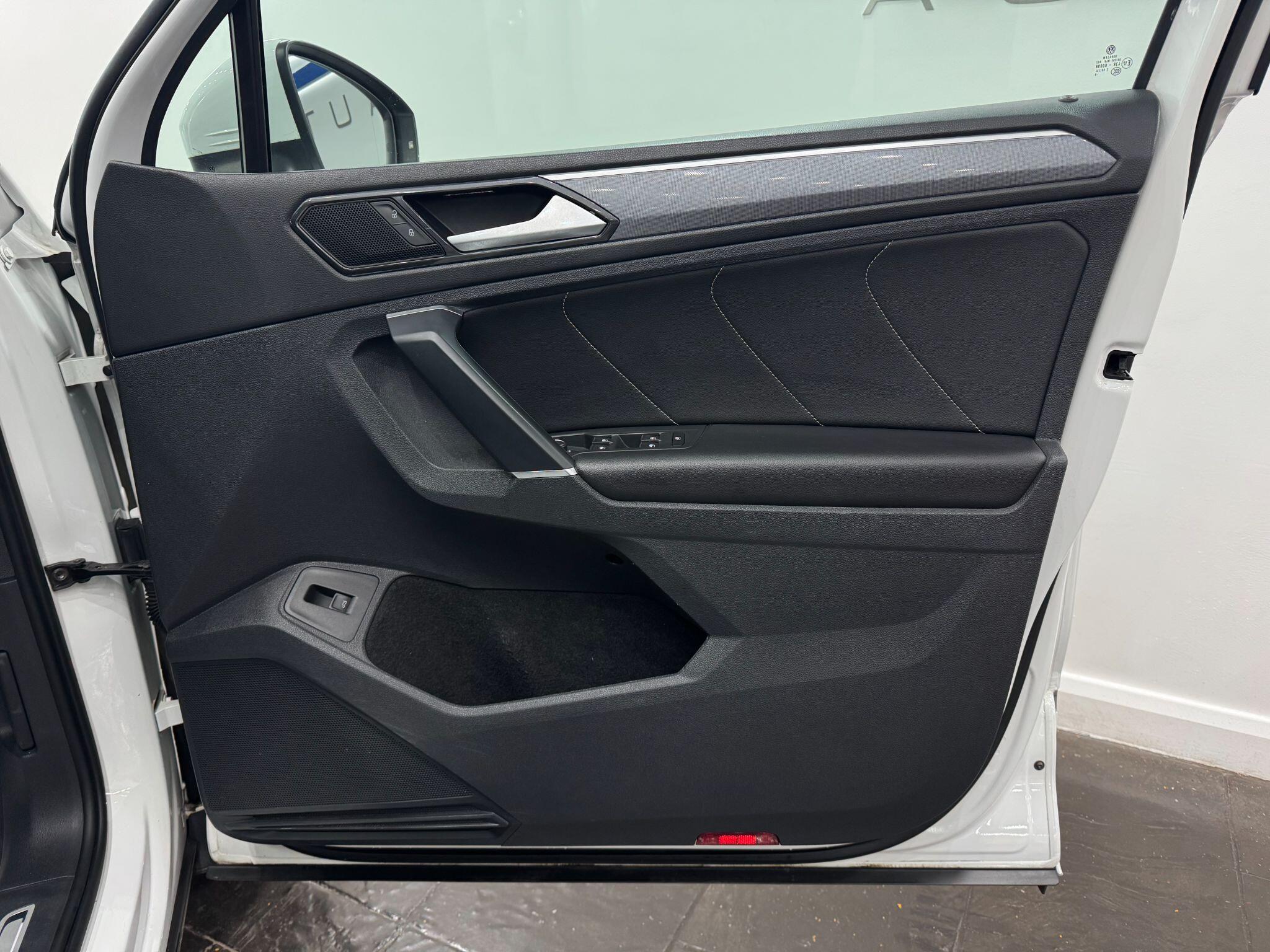 Volkswagen Tiguan view 28
