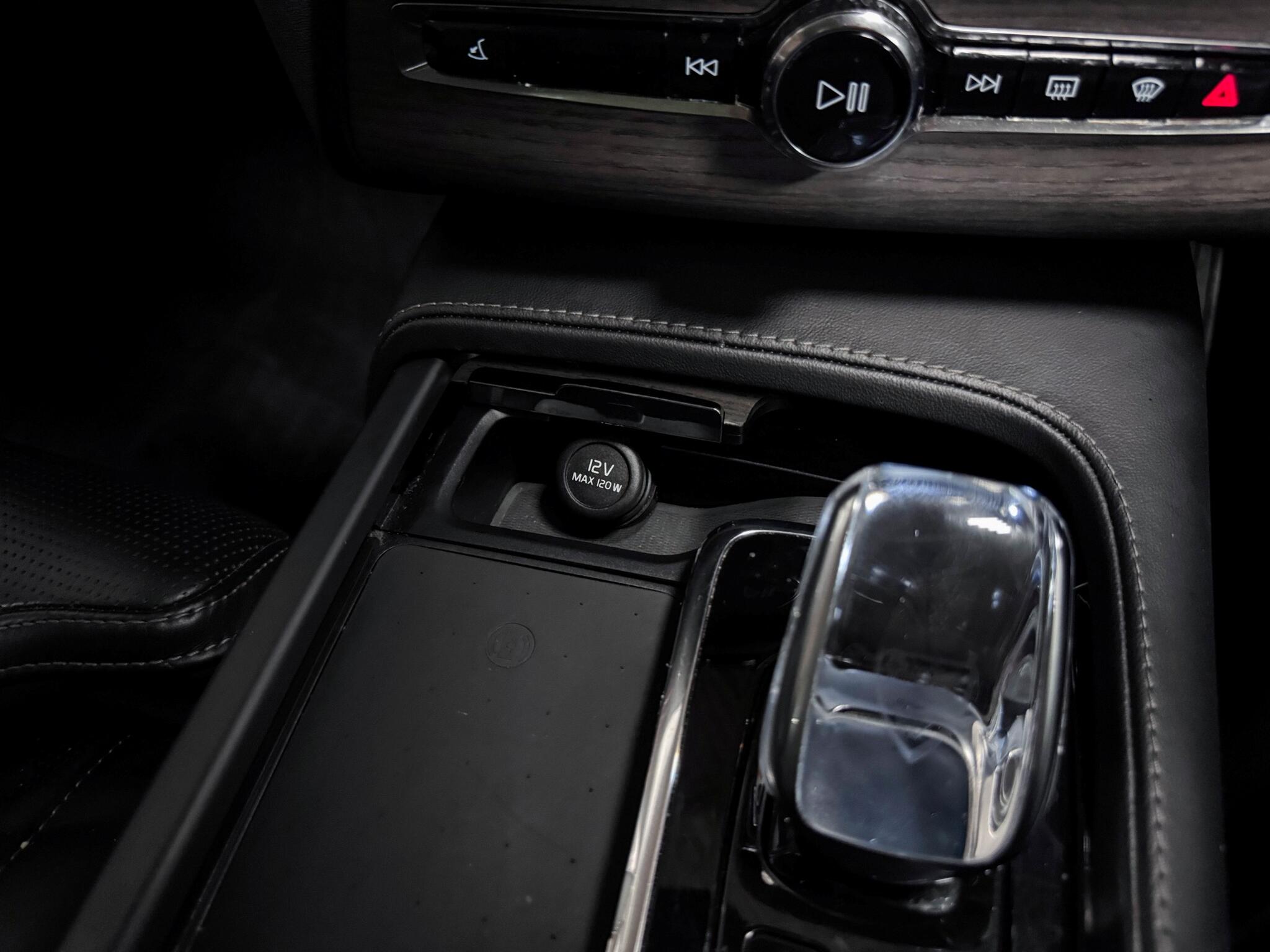 Volvo XC90 view 37