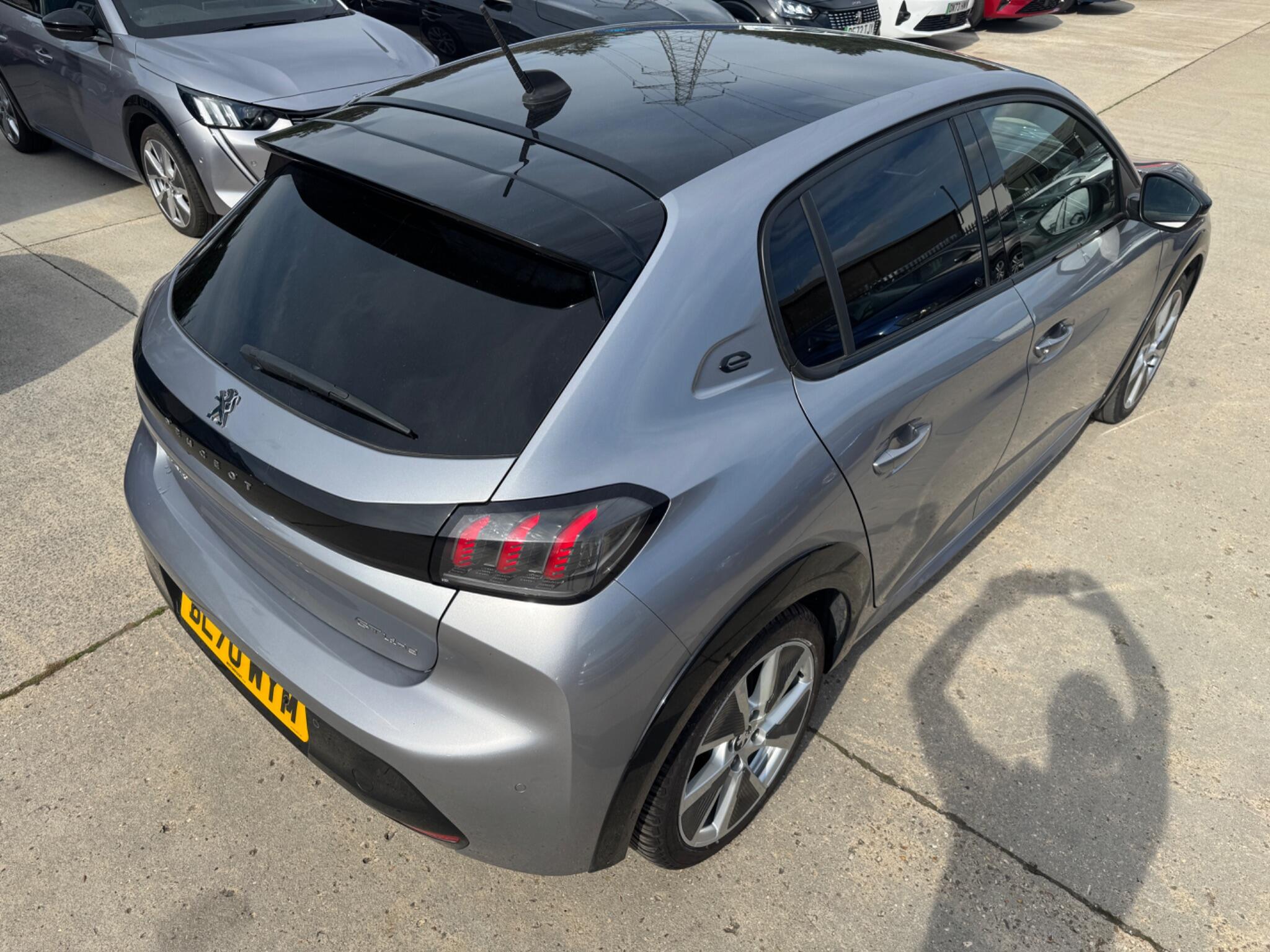 Peugeot E-208 view 14