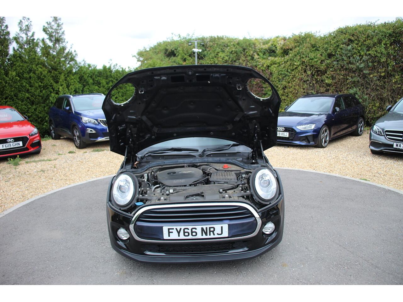 Mini Hatch view 33
