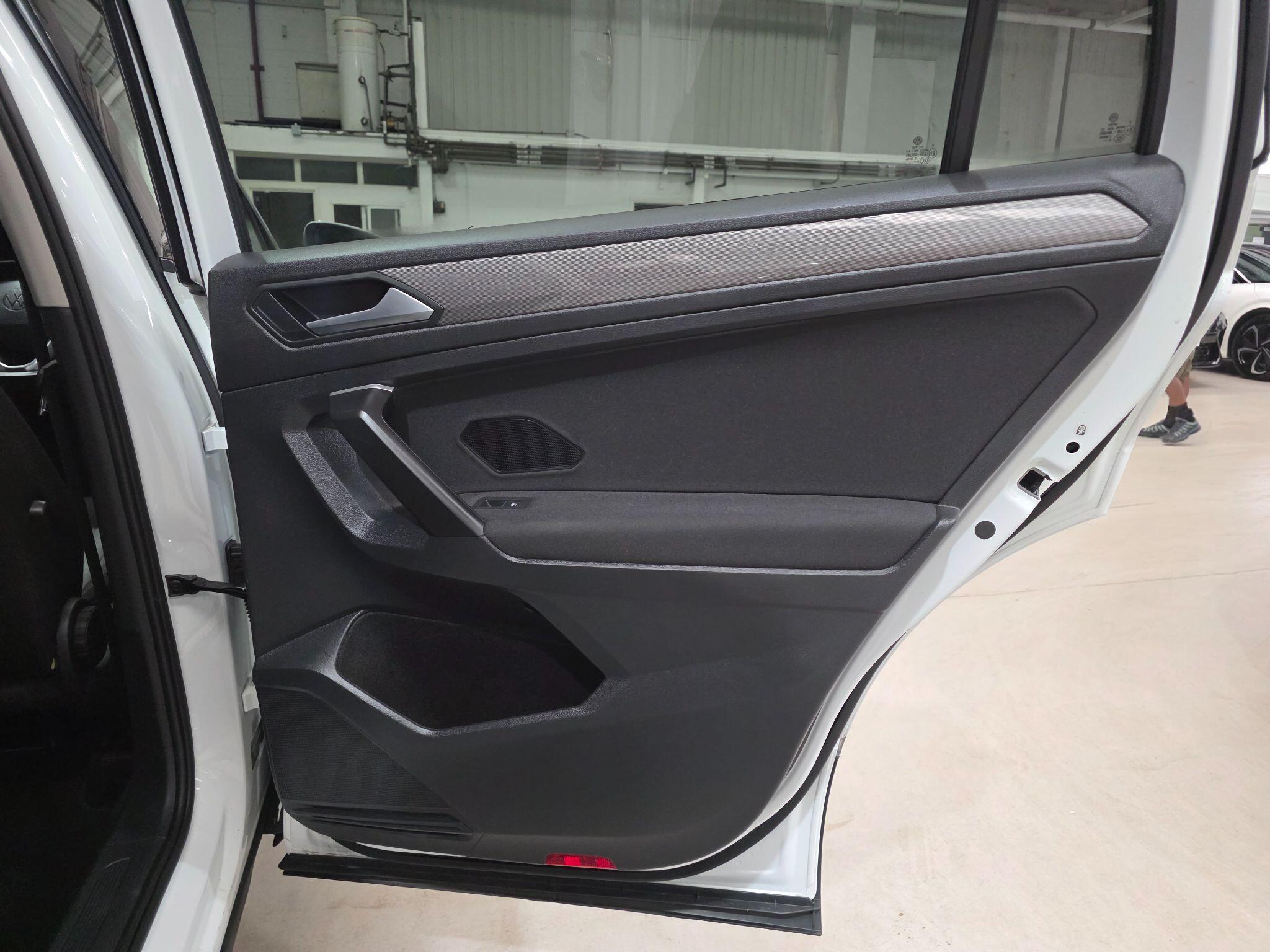 Volkswagen Tiguan Allspace view 22