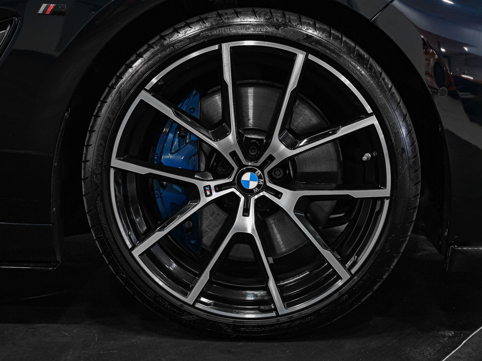 BMW 8 Series view 6
