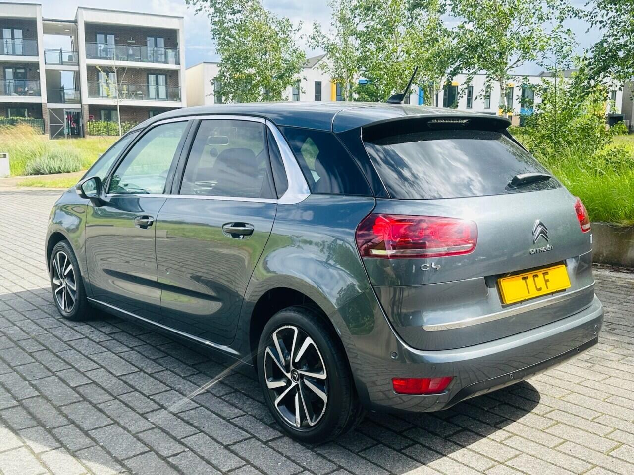 Citroen C4 Picasso view 5