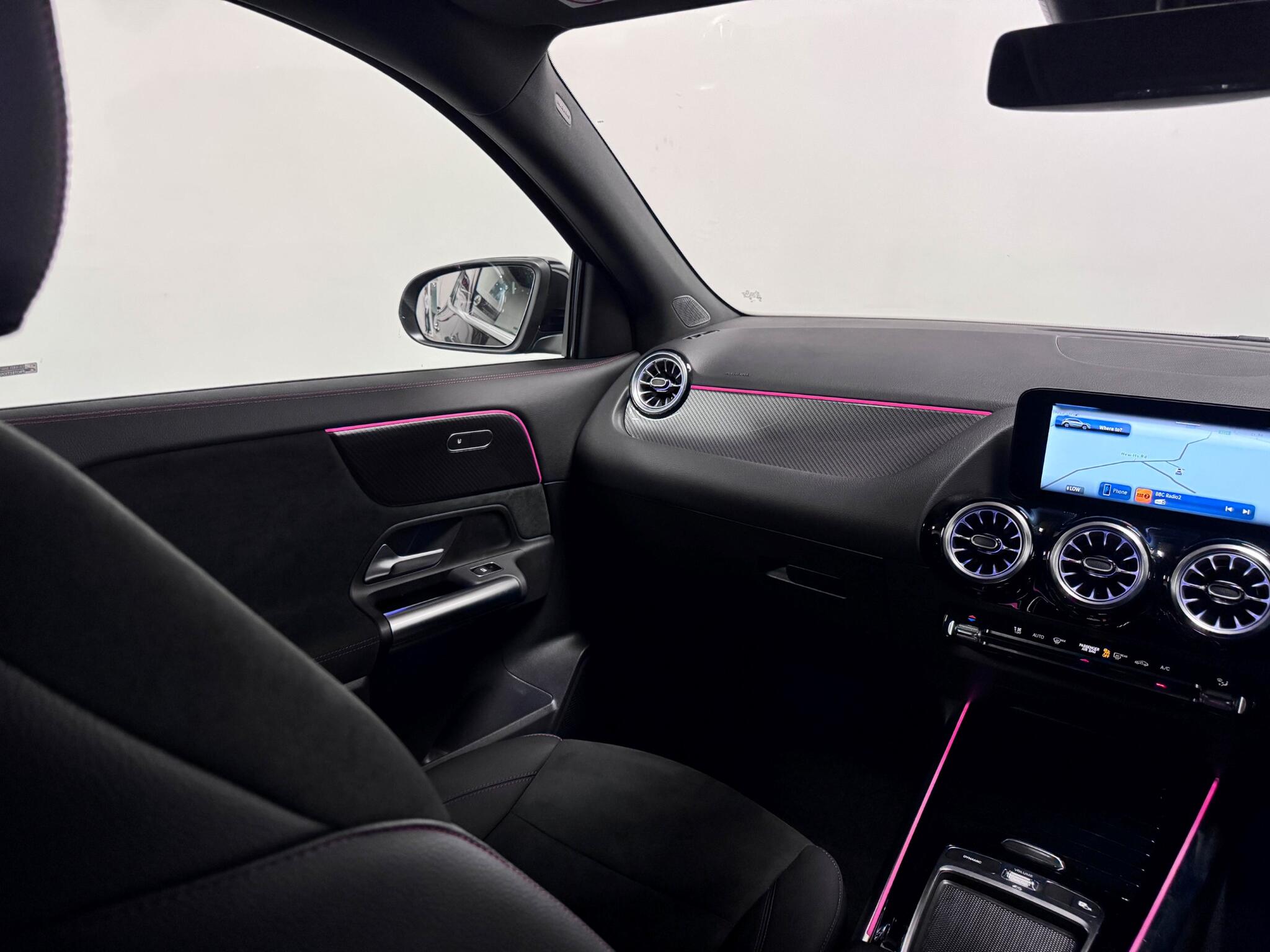 Mercedes-Benz Gla view 30