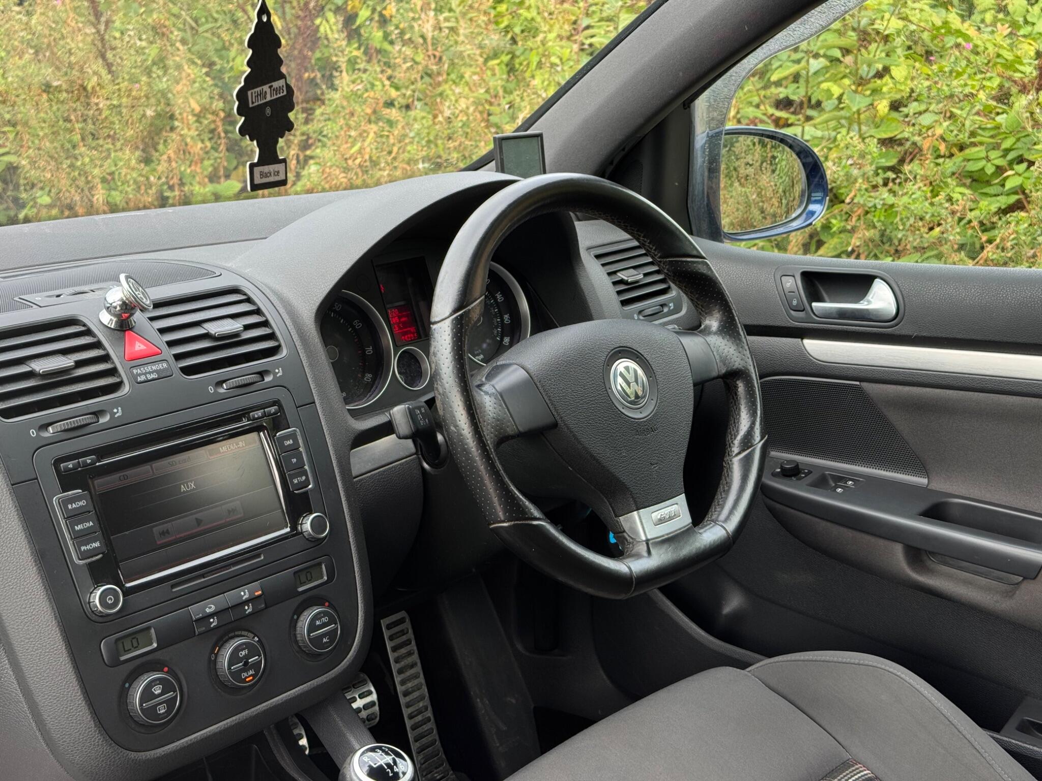 Volkswagen Golf view 14