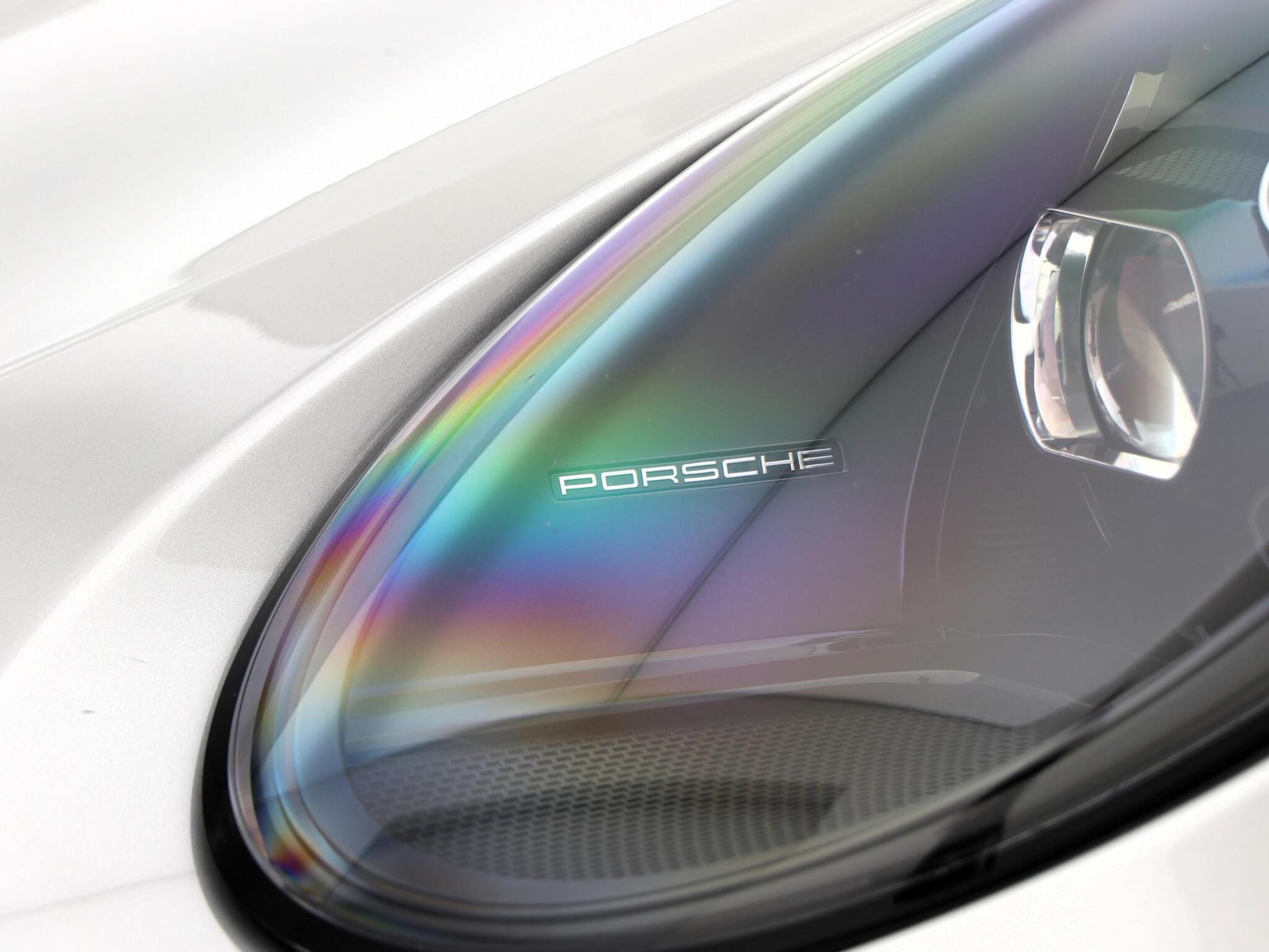 Porsche 911 view 18
